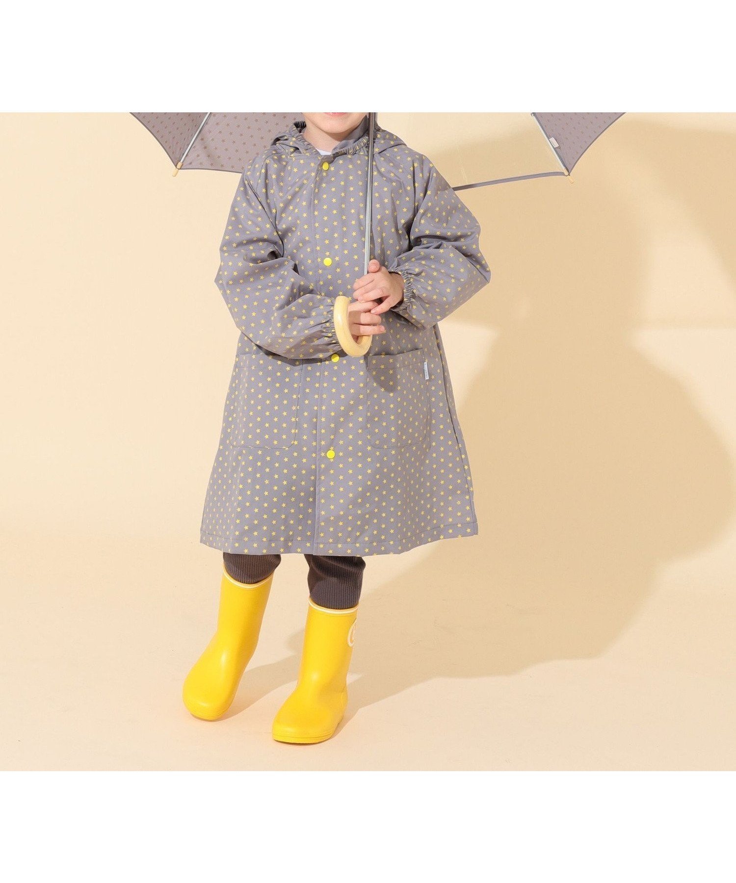 【こども ビームス/コドモ ビームス / KIDS】のこども ビームス / b柄 ランドセル レインコート (90~130cm) レイングッズ 雨 撥水 梅雨 雨の日 レイン 新学期 25SS インテリア・キッズ・メンズ・レディースファッション・服の通販 founy(ファニー) 　ファッション　Fashion　キッズファッション　Fashion for Kids　傘　Umbrella, Parasol　シューズ　Shoes, Footwear　スマート　Smart, Elegant　プリーツ　Pleats, Pleated　ボックス　Boxy, Box Shape　ポーチ　Pouch, Small Case　リュック　Backpack, Rucksack　レイン　Rain, Rainproof　おすすめ　Recommended / Our Picks　2025年　2025　2025春夏・S/S　Spring/Summer 2025 SS25　StarGREY|ID: prp329100004531838 ipo3291000000032754038