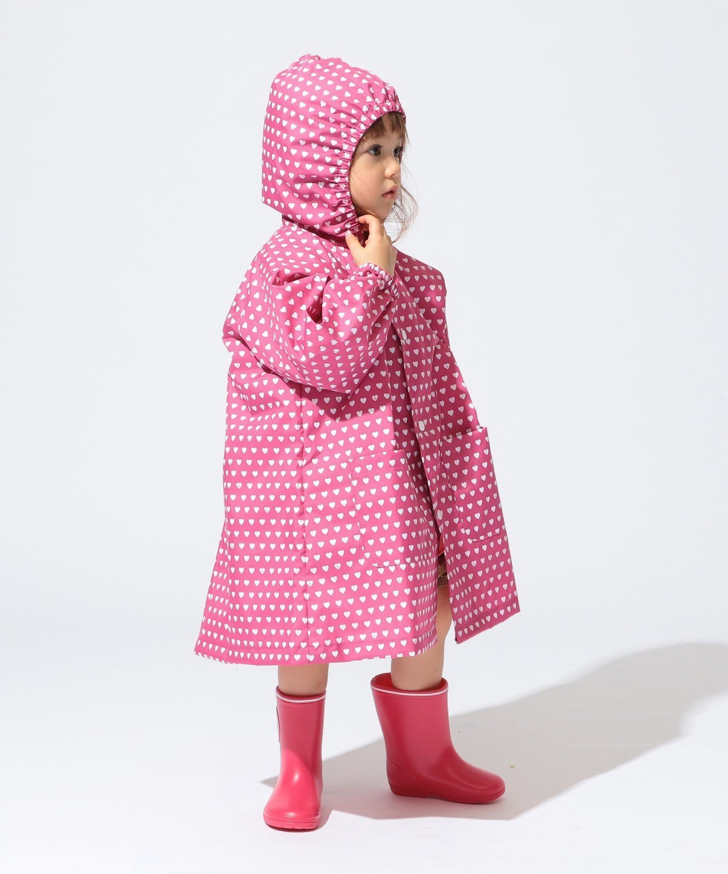 【こども ビームス/コドモ ビームス / KIDS】のこども ビームス / b柄 ランドセル レインコート (90~130cm) レイングッズ 雨 撥水 梅雨 雨の日 レイン 新学期 25SS インテリア・キッズ・メンズ・レディースファッション・服の通販 founy(ファニー) 　ファッション　Fashion　キッズファッション　Fashion for Kids　傘　Umbrella, Parasol　シューズ　Shoes, Footwear　スマート　Smart, Elegant　プリーツ　Pleats, Pleated　ボックス　Boxy, Box Shape　ポーチ　Pouch, Small Case　リュック　Backpack, Rucksack　レイン　Rain, Rainproof　おすすめ　Recommended / Our Picks　2025年　2025　2025春夏・S/S　Spring/Summer 2025 SS25　HeartPINK|ID: prp329100004531838 ipo3291000000032754040