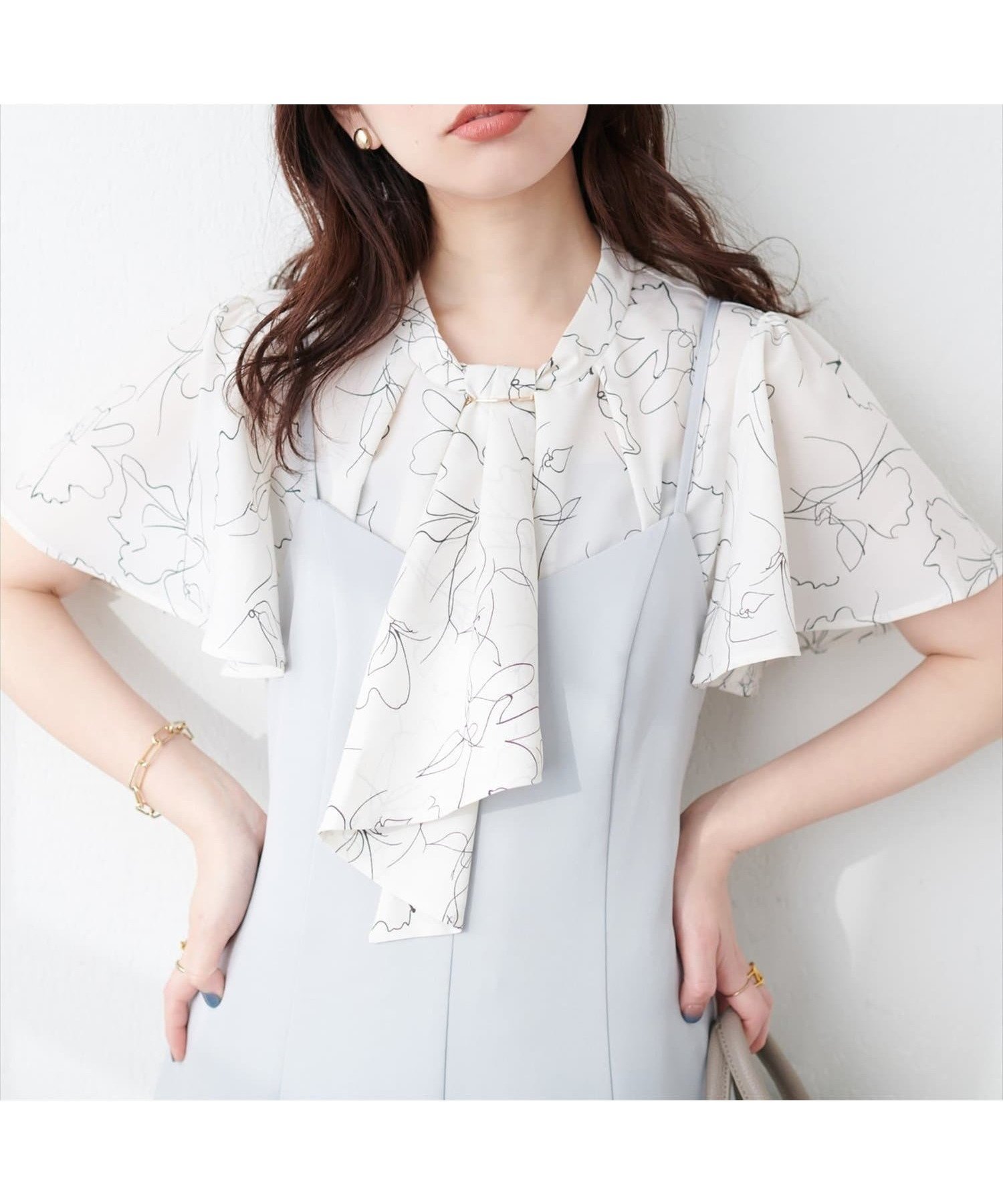 【ナチュラルクチュール/natural couture】のゴールドバー付きボウタイブラウス インテリア・キッズ・メンズ・レディースファッション・服の通販 founy(ファニー) 　ファッション　Fashion　レディースファッション　Fashion for Women　トップス・カットソー　Cut & Sew Tops　シャツ・ブラウス・オフィスカジュアル　Elegant Blouses & Button-Ups　2025年　2025　2025春夏・S/S　Spring/Summer 2025 SS25　おすすめ　Recommended / Our Picks　シンプル　Simple, Minimal　スラックス　Slacks, Dress Pants　デニム　Denim, Jeans Material　トレンド　Trend, Trending Now　フェミニン　Feminine, Girly　フレア　Flare, Flared　マーメイド　Mermaid, Fishtail Silhouette　エレガント 上品　Elegant　その他1|ID: prp329100004531977 ipo3291000000033298036