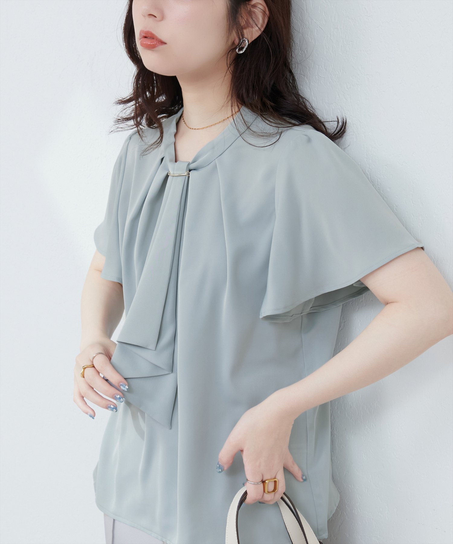 【ナチュラルクチュール/natural couture】のゴールドバー付きボウタイブラウス インテリア・キッズ・メンズ・レディースファッション・服の通販 founy(ファニー) 　ファッション　Fashion　レディースファッション　Fashion for Women　トップス・カットソー　Cut & Sew Tops　シャツ・ブラウス・オフィスカジュアル　Elegant Blouses & Button-Ups　2025年　2025　2025春夏・S/S　Spring/Summer 2025 SS25　おすすめ　Recommended / Our Picks　シンプル　Simple, Minimal　スラックス　Slacks, Dress Pants　デニム　Denim, Jeans Material　トレンド　Trend, Trending Now　フェミニン　Feminine, Girly　フレア　Flare, Flared　マーメイド　Mermaid, Fishtail Silhouette　エレガント 上品　Elegant　ミント|ID: prp329100004531977 ipo3291000000033298041