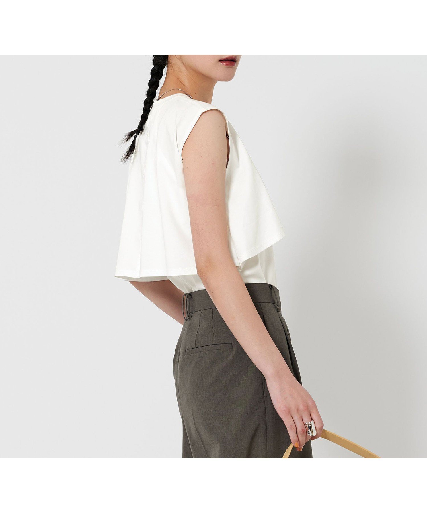 【ビューティ&ユース ユナイテッドアローズ/BEAUTY&YOUTH / UNITED ARROWS】の【WEB限定 Wardrobe DAILY MINIMAL】フリルレイヤード ノースリーブカットソー -接触冷感- インテリア・キッズ・メンズ・レディースファッション・服の通販 founy(ファニー) 　ファッション　Fashion　レディースファッション　Fashion for Women　トップス・カットソー　Cut & Sew Tops　キャミソール&ノースリーブ　Camisoles & Sleeveless Tops　カットソー・ベーシックTシャツ　Cut-and-Sewn Tops / Stretch Tees & Basics　オケージョン　Occasion Wear　カットソー　Cut and Sewn Top　今季　This Season, Current Season　サマー　Summer, Summer Style　シンプル　Simple, Minimal　スラックス　Slacks, Dress Pants　デニム　Denim, Jeans Material　トレンド　Trend, Trending Now　ノースリーブ　Sleeveless, No-Sleeve　人気　Popular, Best Seller　ボトム　Bottoms, Lower Wear　おすすめ　Recommended / Our Picks　エレガント 上品　Elegant　ビジネス 仕事 通勤　Business / Work / Commuting　WHITE|ID: prp329100004532051 ipo3291000000032778303