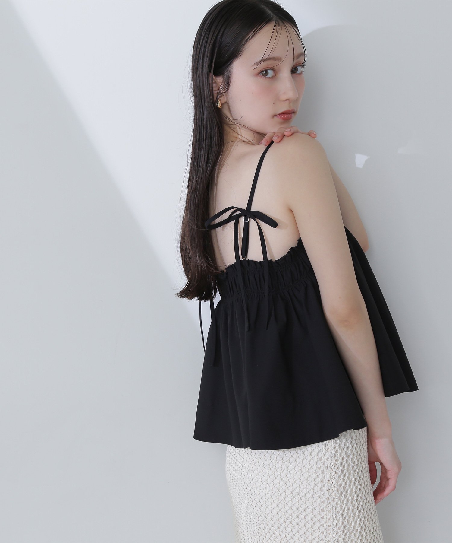 【ナチュラル ビューティー ベーシック/NATURAL BEAUTY BASIC】のテントラインギャザーキャミトップス インテリア・キッズ・メンズ・レディースファッション・服の通販 founy(ファニー) 　ファッション　Fashion　レディースファッション　WOMEN　トップス・カットソー　Tops/Tshirt　キャミソール / ノースリーブ　No Sleeves　インナー　Inner　コンパクト　Compact　シャーリング　Shirring　フィット　Fit　フレア　Flare　リボン　Ribbon　クロ|ID: prp329100004532086 ipo3291000000032036230