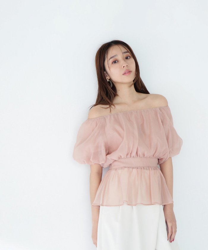 【ナチュラル ビューティー ベーシック/NATURAL BEAUTY BASIC】のシアーギャザーペプラムブラウス半袖 インテリア・キッズ・メンズ・レディースファッション・服の通販 founy(ファニー) https://founy.com/ 雑誌掲載アイテム Magazine Items ファッション雑誌 Fashion Magazines ビジンヒャッカ 美人百花 ファッションモデル・俳優・女優 Models 女性 Women 泉里香 Izumi Rika ファッション Fashion レディースファッション WOMEN トップス・カットソー Tops/Tshirt シャツ/ブラウス Shirts/Blouses 6月号 June Issue オフショルダー Off Shoulder コンパクト Compact スリーブ Sleeve バルーン Balloon フィット Fit リラックス Relax 半袖 Short Sleeve 雑誌 Magazine |ID: prp329100004532163 ipo3291000000032120867