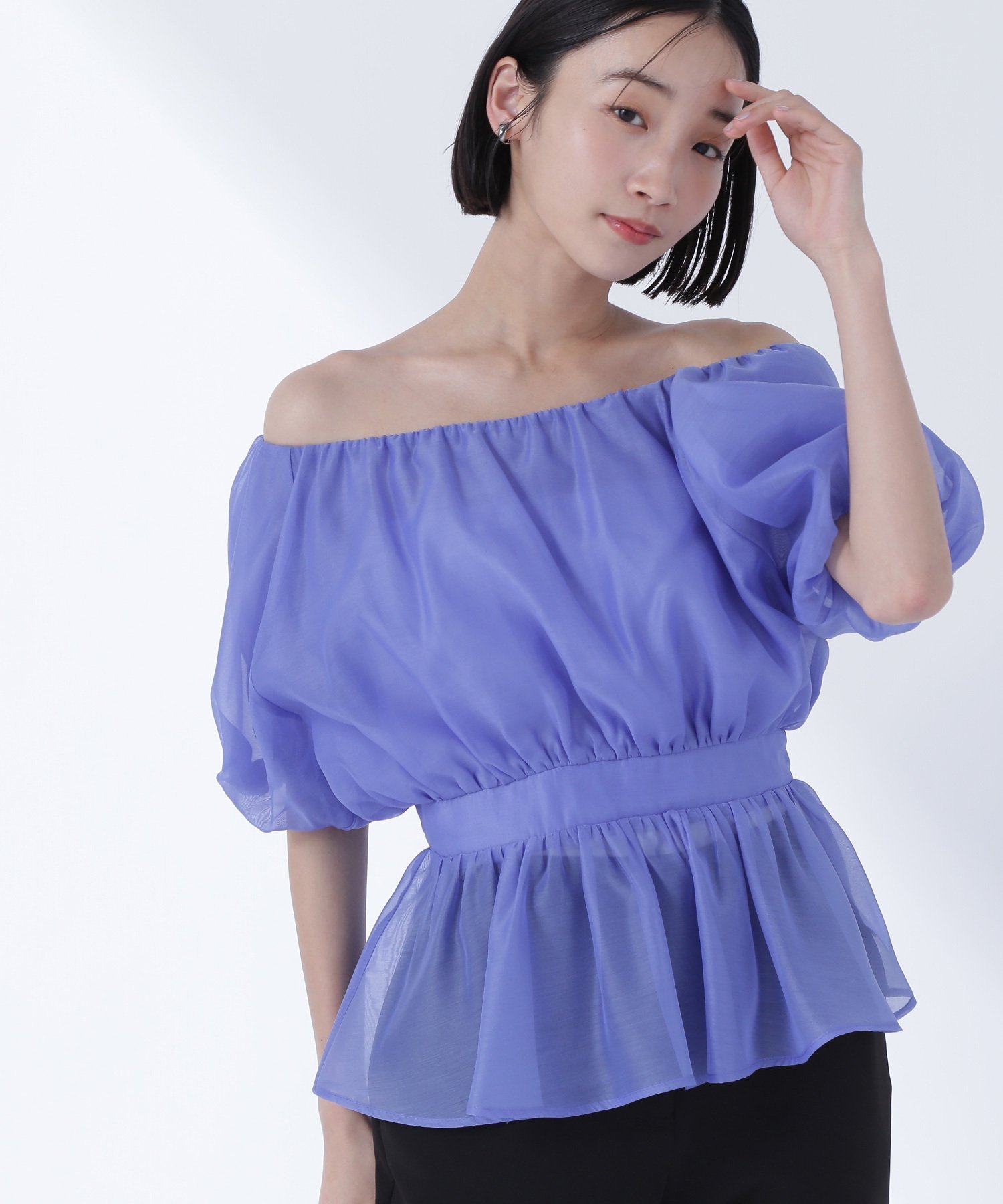 【ナチュラル ビューティー ベーシック/NATURAL BEAUTY BASIC】のシアーギャザーペプラムブラウス半袖 インテリア・キッズ・メンズ・レディースファッション・服の通販 founy(ファニー) 　雑誌掲載アイテム　Magazine Items　ファッション雑誌　Fashion Magazines　ビジンヒャッカ　美人百花　ファッションモデル・俳優・女優　Models　女性　Women　泉里香　Izumi Rika　ファッション　Fashion　レディースファッション　WOMEN　トップス・カットソー　Tops/Tshirt　シャツ/ブラウス　Shirts/Blouses　6月号　June Issue　オフショルダー　Off Shoulder　コンパクト　Compact　スリーブ　Sleeve　バルーン　Balloon　フィット　Fit　リラックス　Relax　半袖　Short Sleeve　雑誌　Magazine　ラピスブルー1|ID: prp329100004532163 ipo3291000000032120871