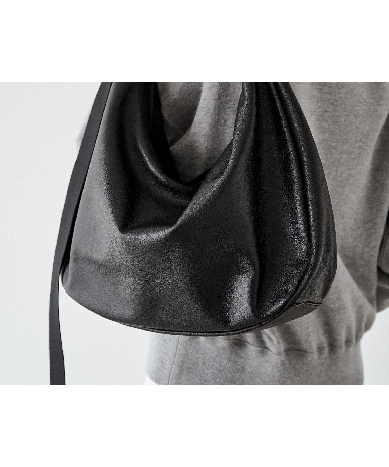 【ラシット/russet】のソフトレザーラウンドビッグショルダーバッグ 人気、トレンドファッション・服の通販 founy(ファニー) 　ファッション　Fashion　レディースファッション　Fashion for Women　バッグ　Bags　ショルダー　Shoulder, Shoulder Strap　シルバー　Silver, Metallic Silver　シンプル　Simple, Minimal　人気　Popular, Best Seller　フォルム　Silhouette, Form　ベーシック　Basic, Essential　ポケット　Pocket, Pocket Detail　日本製　Made In Japan　エレガント 上品　Elegant　 other-1|ID: prp329100004532233 ipo3291000000035077968