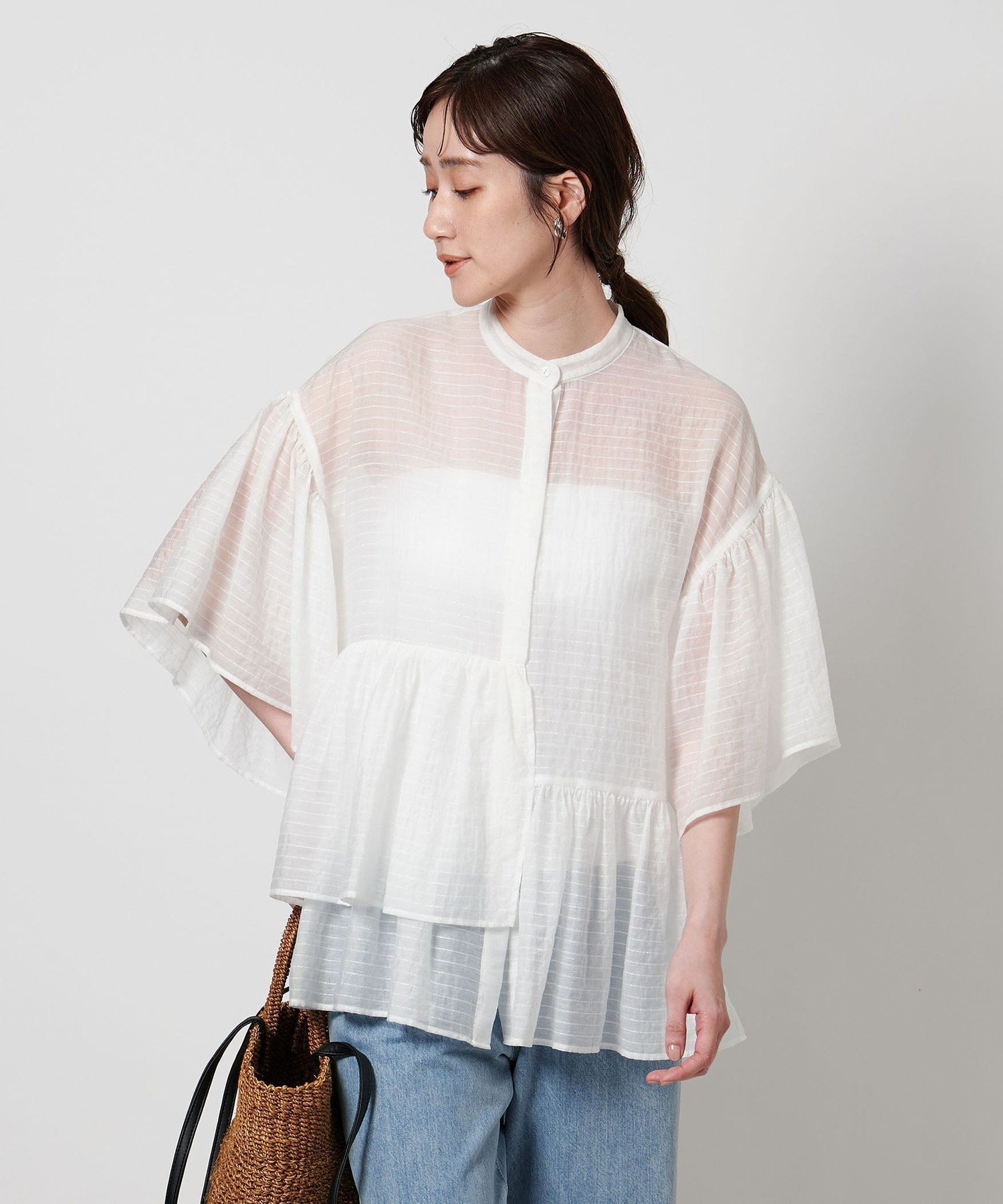 【ユナイテッドアローズ/UNITED ARROWS】のシアーラメ イレギュラーペプラム 六分袖 ブラウス インテリア・キッズ・メンズ・レディースファッション・服の通販 founy(ファニー) 　ファッション　Fashion　レディースファッション　Fashion for Women　トップス・カットソー　Cut & Sew Tops　シャツ・ブラウス・オフィスカジュアル　Elegant Blouses & Button-Ups　おすすめ　Recommended / Our Picks　アシンメトリー　Asymmetrical Style　シアー　Sheer, See-Through　ストレート　Straight, Straight Cut　フリル　Frill, Ruffle　ボーダー　Border, Stripe　エレガント 上品　Elegant　夏　Summer　OFF WHITE|ID: prp329100004532254 ipo3291000000032627530