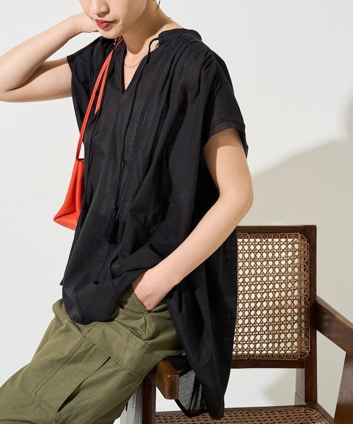 【フリークスストア/FREAK'S STORE】のインド ボイル スキッパー ノースリーブ ブラウス【限定展開】 25SS インテリア・キッズ・メンズ・レディースファッション・服の通販 founy(ファニー) 　ファッション　Fashion　レディースファッション　Fashion for Women　トップス・カットソー　Cut & Sew Tops　キャミソール&ノースリーブ　Camisoles & Sleeveless Tops　シャツ・ブラウス・オフィスカジュアル　Elegant Blouses & Button-Ups　2025年　2025　2025春夏・S/S　Spring/Summer 2025 SS25　イエロー　Yellow　インド　Indian Textile　ギャザー　Gathered, Ruffled　スキッパー　Skipper, Open Collar　タッセル　Tassel, Fringe　デコルテ　Décolleté, Neckline　ノースリーブ　Sleeveless, No-Sleeve　レース　Lace, Lace Fabric　人気　Popular, Best Seller　夏　Summer　S/S・春夏　SS, Spring/Summer, Warm Season　ブラック|ID: prp329100004532273 ipo3291000000032755288