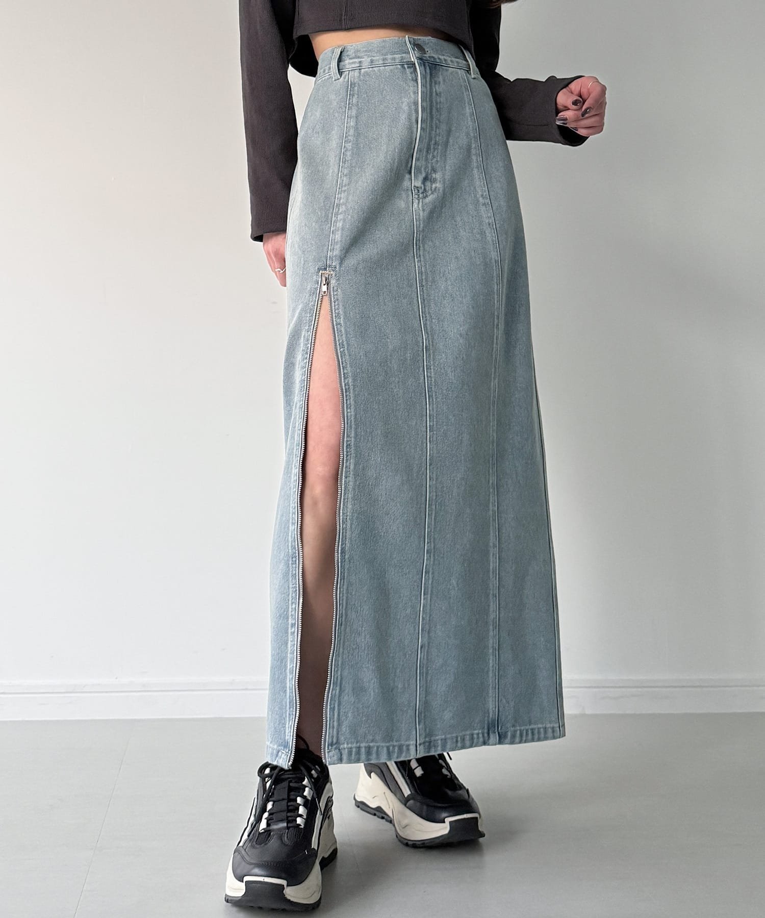 【ジュノア/JUNOAH】のジップスリットデニムタイトスカート インテリア・キッズ・メンズ・レディースファッション・服の通販 founy(ファニー) 　ファッション　Fashion　レディースファッション　WOMEN　スカート　Skirt　ライトブルー|ID: prp329100004532740 ipo3291000000032039437