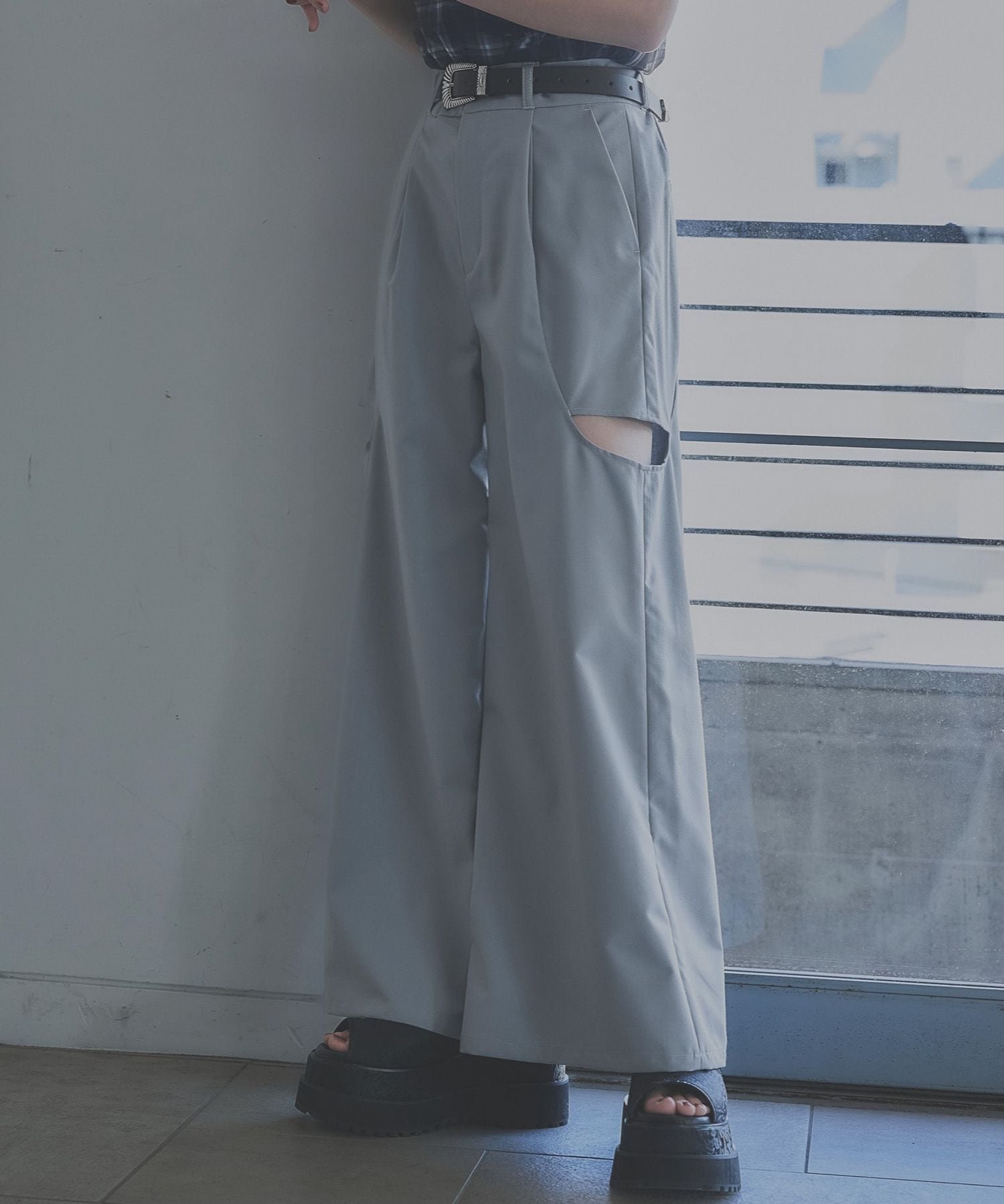【ハレ/HARE】のカットアウトワイドパンツ インテリア・キッズ・メンズ・レディースファッション・服の通販 founy(ファニー) 　ファッション　Fashion　レディースファッション　WOMEN　パンツ　Pants　シアー　Sheer　ショート　Short　シンプル　Simple　トレンド　Trend　リラックス　Relax　ワイド　Wide　夏　Summer　ブルー82|ID: prp329100004532936 ipo3291000000032040266