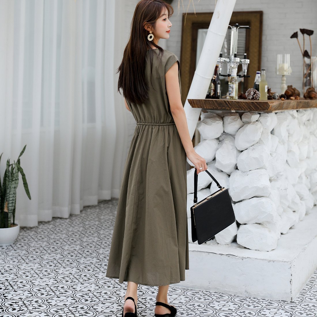 【メゾンドラティール/maison de LATIR】のリネン風シンプルワンピース インテリア・キッズ・メンズ・レディースファッション・服の通販 founy(ファニー) 　ファッション　Fashion　レディースファッション　WOMEN　ワンピース　Dress　おすすめ　Recommend　シンプル　Simple　スリーブ　Sleeve　フェミニン　Feminine　フレンチ　French　リネン　Linen　羽織　Haori　カーキー|ID: prp329100004532944 ipo3291000000032040307