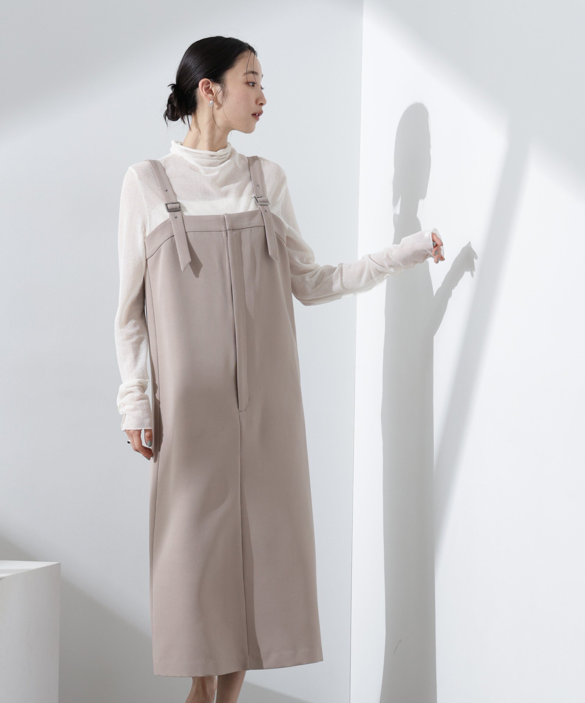 【ナノ ユニバース/nano universe】のベルトストラップワンピース インテリア・キッズ・メンズ・レディースファッション・服の通販 founy(ファニー) 　ファッション　Fashion　レディースファッション　WOMEN　ワンピース　Dress　ベルト　Belts　インナー　Inner　ウォッシャブル　Washable　スリット　Slit　センター　Center　楽ちん　Easy　おすすめ　Recommend　2025年　2025　2025春夏・S/S　Ss,Spring/Summer,2025　ベージュ|ID: prp329100004533011 ipo3291000000032040605