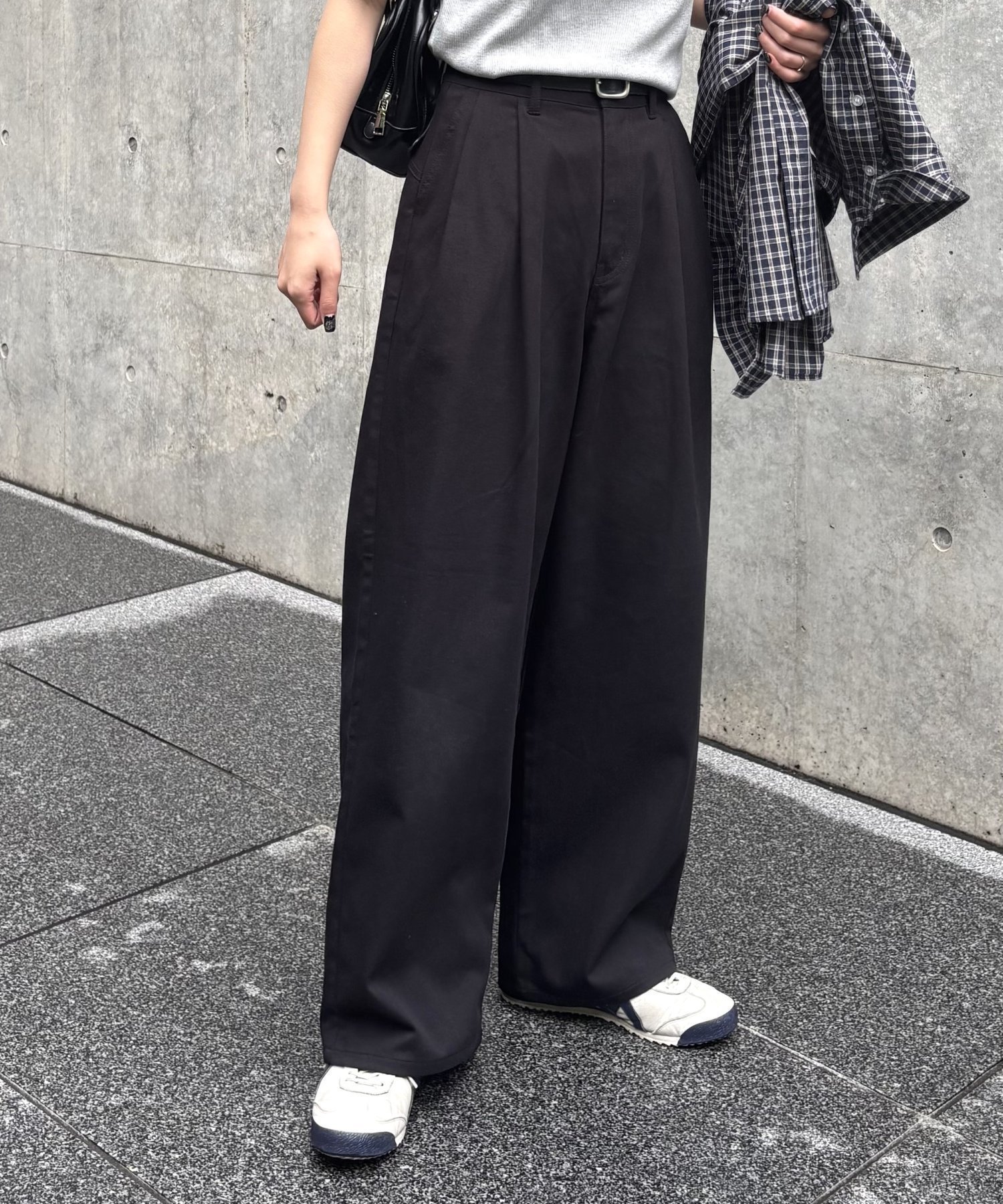 【コロニートゥーワンスリーナイン/COLONY 2139】の【PIKO LEI企画】2タックコットンツイルストレートパンツ インテリア・キッズ・メンズ・レディースファッション・服の通販 founy(ファニー) 　ファッション　Fashion　レディースファッション　WOMEN　パンツ　Pants　インナー　Inner　ストレート　Straight　フロント　Front　ポケット　Pocket　リラックス　Relax　ロング　Long　ブラック|ID: prp329100004533048 ipo3291000000032040757
