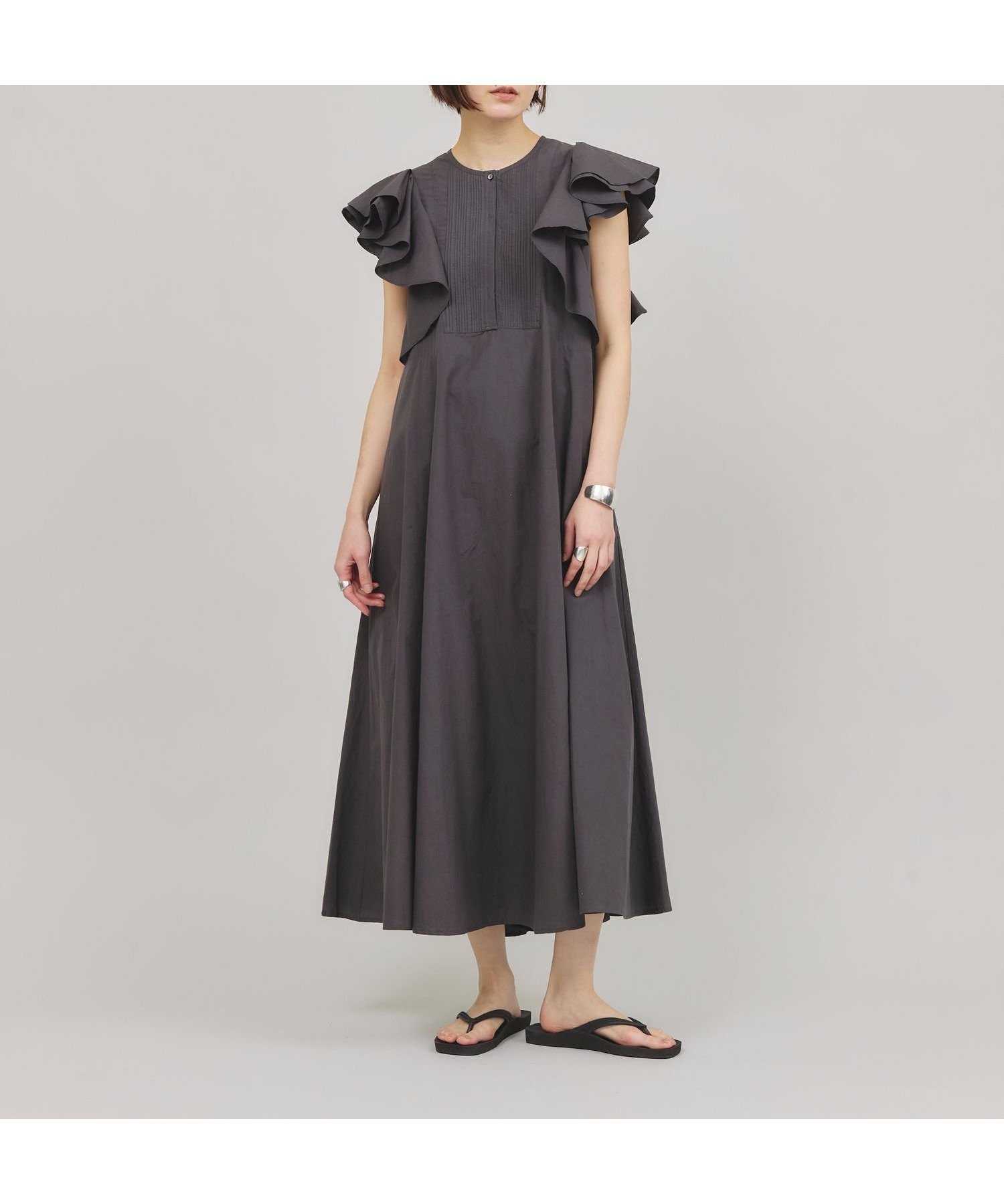 【カレンソロジー/Curensology】のポプリンラッフルワンピース インテリア・キッズ・メンズ・レディースファッション・服の通販 founy(ファニー) 　ファッション　Fashion　レディースファッション　WOMEN　ワンピース　Dress　インド　India　エレガント 上品　Elegant　バランス　Balance　ラッフル　Raffle　チャコール18|ID: prp329100004533071 ipo3291000000032040853