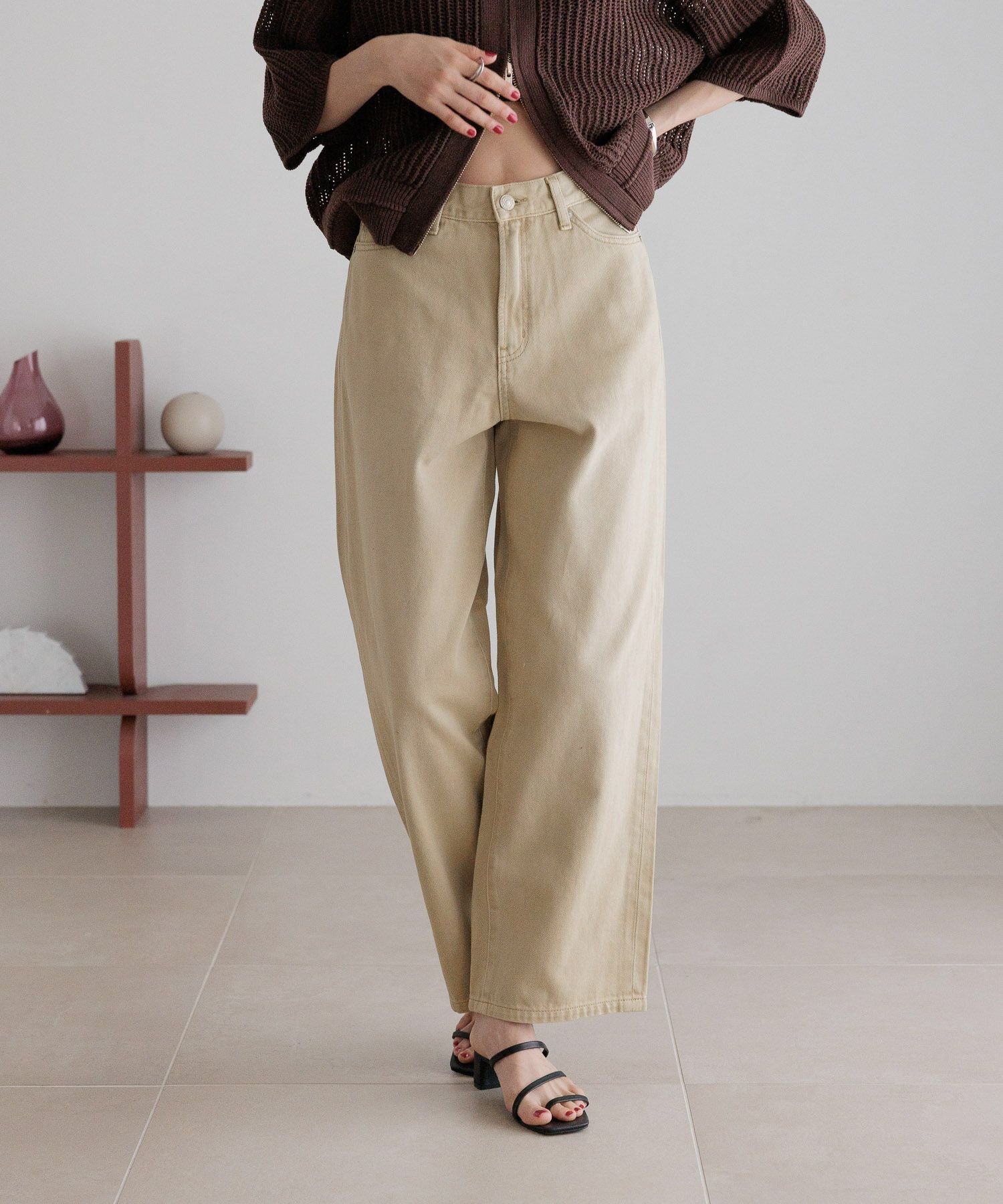 【ローリーズファーム/LOWRYS FARM】のカラーデニムパンツ インテリア・キッズ・メンズ・レディースファッション・服の通販 founy(ファニー) 　ファッション　Fashion　レディースファッション　Fashion for Women　パンツ　Pants & Trousers　デニムパンツ・ジーンズ・美脚デニム　Denim Jeans & Pants　おすすめ　Recommended / Our Picks　キャミ　Camisole, Cami Top　コンパクト　Compact, Small Size　ストレート　Straight, Straight Cut　タンク　Tank Top, Sleeveless Top　デニム　Denim, Jeans Material　フィット　Fit, Slim Fit　ワイド　Wide, Wide Fit　ヴィンテージ　Vintage Style　ベージュ|ID: prp329100004533144 ipo3291000000033425689