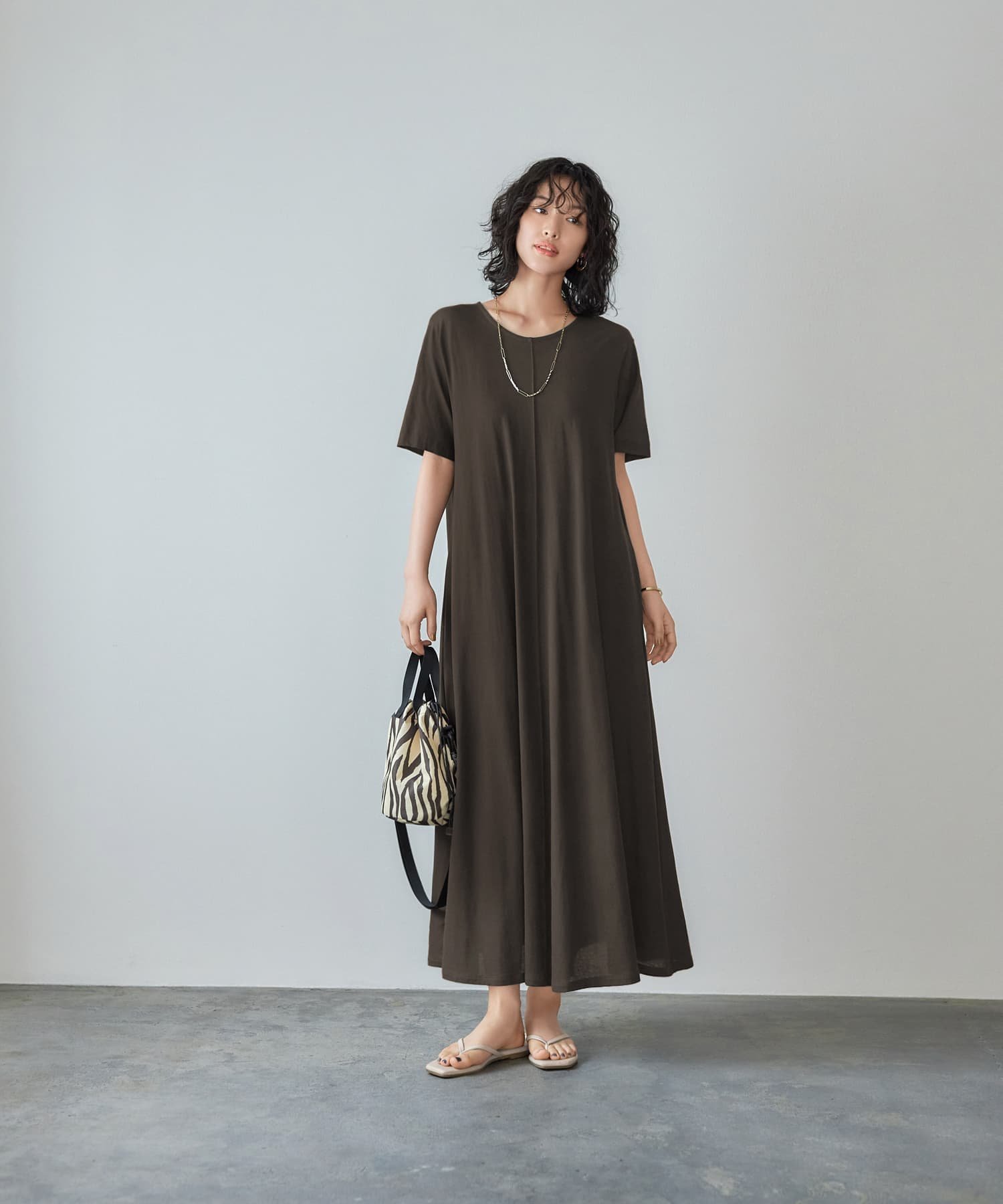 【スタイルデリ/STYLE DELI】の【Made in JAPAN】接触冷感フレアマキシ丈ワンピース インテリア・キッズ・メンズ・レディースファッション・服の通販 founy(ファニー) 　ファッション　Fashion　レディースファッション　WOMEN　ワンピース　Dress　カットソー　Cut And Sew　ギャザー　Gather　シンプル　Simple　ジャケット　Jacket　スニーカー　Sneakers　フレア　Flare　ペチコート　Petticoat　半袖　Short Sleeve　マキシ　Maxi　ロング　Long　日本製　Made In Japan　夏　Summer　エレガント 上品　Elegant　ブラウン|ID: prp329100004533172 ipo3291000000032041261