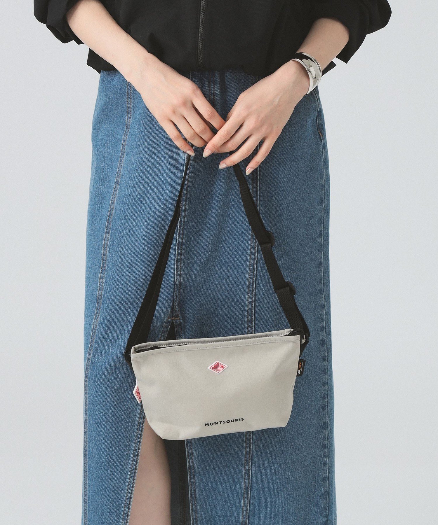 【ビームス ウイメン/BEAMS】のDANTON / モンスリ 25SS ショルダーバッグ ダントン ミニバッグ インテリア・キッズ・メンズ・レディースファッション・服の通販 founy(ファニー) 　ファッション　Fashion　レディースファッション　WOMEN　バッグ　Bag　2025年　2025　2025春夏・S/S　Ss,Spring/Summer,2025　コンパクト　Compact　シンプル　Simple　フロント　Front　ポケット　Pocket　メッシュ　Mesh　ラバー　Rubber　人気　Popularity　定番　Standard　旅行　Travel　OYSTER_WHITE|ID: prp329100004533338 ipo3291000000032516666
