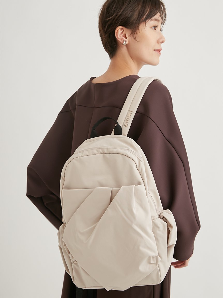 【エミ/emmi】の【ONLINE限定カラー】eco 撥水ギャザーボディーバックパック インテリア・キッズ・メンズ・レディースファッション・服の通販 founy(ファニー) 　雑誌掲載アイテム　Magazine Items　ファッション雑誌　Fashion Magazines　ビジンヒャッカ　美人百花　バイラ　BAILA　クラッシィ　CLASSY.　オトナミューズ　otona MUSE　ファッション　Fashion　レディースファッション　WOMEN　バッグ　Bag　11月号　November Issue　12月号　December Issue　8月号　August Issue　雑誌　Magazine　BEG[037]|ID: prp329100004533347 ipo3291000000032041954