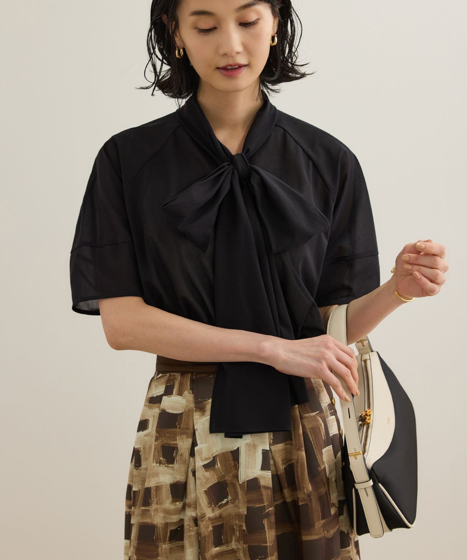 【ロペ/ROPE'】のシアートリコットボウタイブラウス インテリア・キッズ・メンズ・レディースファッション・服の通販 founy(ファニー) 　ファッション　Fashion　レディースファッション　WOMEN　トップス・カットソー　Tops/Tshirt　シャツ/ブラウス　Shirts/Blouses　おすすめ　Recommend　インナー　Inner　コンパクト　Compact　シアー　Sheer　ジャケット　Jacket　ジャージー　Jersey　スタイリッシュ　Stylish　テクスチャー　Texture　バランス　Balance　フェミニン　Feminine　ボトム　Bottom　ポケット　Pocket　ブラック(01)|ID: prp329100004533478 ipo3291000000032042493