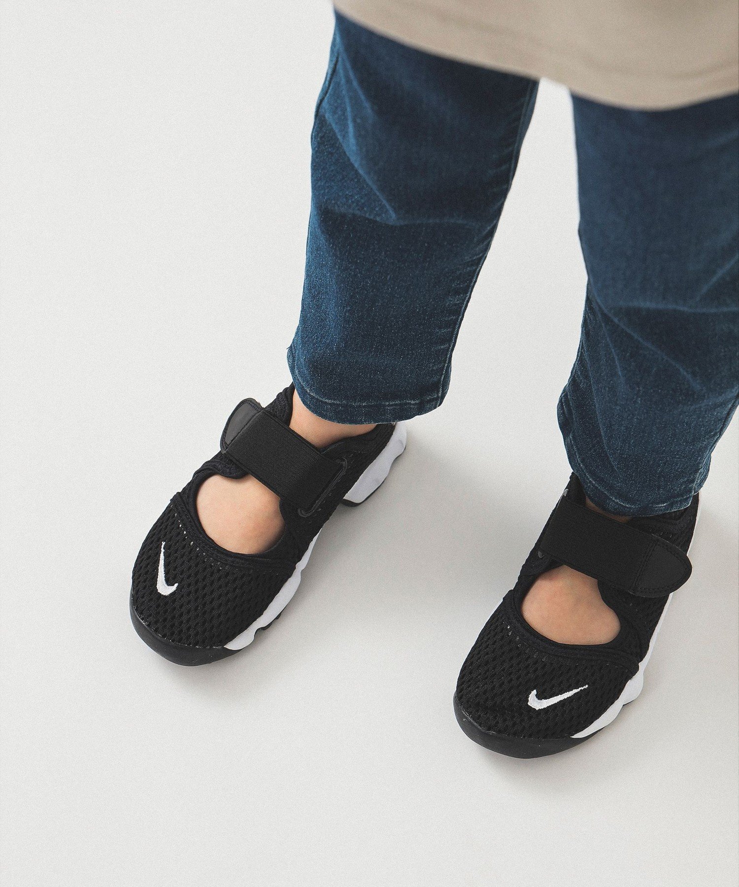 【ビーミングライフストアバイビームス/B:MING LIFE STORE by BEAMS / KIDS】のNIKE / リトルリフト (17~22cm) インテリア・キッズ・メンズ・レディースファッション・服の通販 founy(ファニー) 　ファッション　Fashion　キッズファッション　Fashion for Kids　クッション　Cushion, Throw Pillow　シューズ　Shoes, Footwear　ビーチ　Beach, Seaside　フォーム　Form　ラップ　Wrap, Wrap Design　夏　Summer　ブラック/ホワイト|ID: prp329100004533651 ipo3291000000032531504