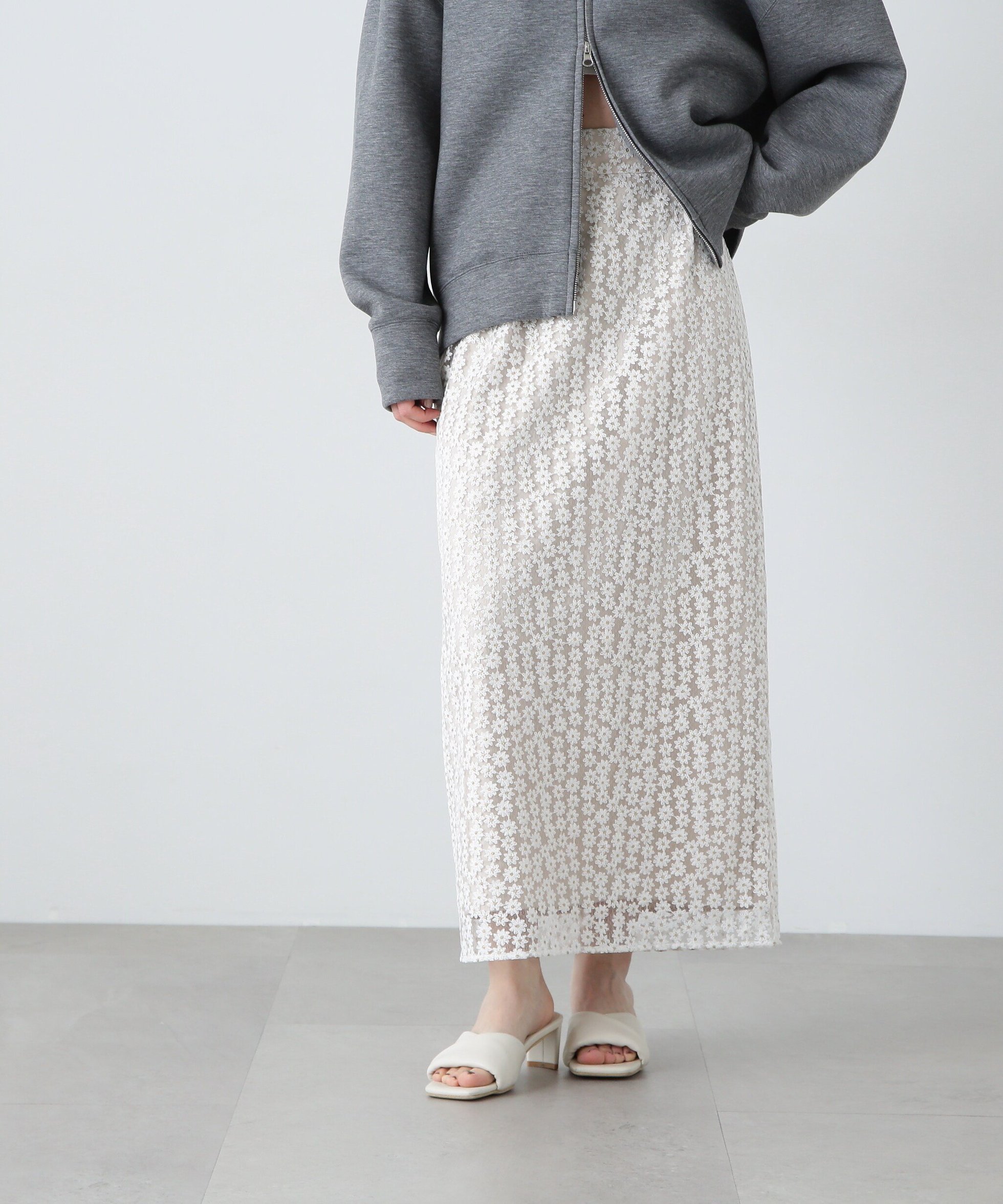 【エヌ ナチュラルビューティーベーシック/N.Natural Beauty basic】のデイジーフラワータイトスカート 人気、トレンドファッション・服の通販 founy(ファニー) 　雑誌掲載アイテム　Magazine Items　ファッション雑誌　Fashion Magazines　ビジンヒャッカ　美人百花　ファッション　Fashion　レディースファッション　WOMEN　スカート　Skirt　2月号　February Issue　スウェット　Sweat　スリット　Slit　センター　Center　タイトスカート　Tight Skirt　モチーフ　Motif　雑誌　Magazine　 other-1|ID: prp329100004533805 ipo3291000000032043782