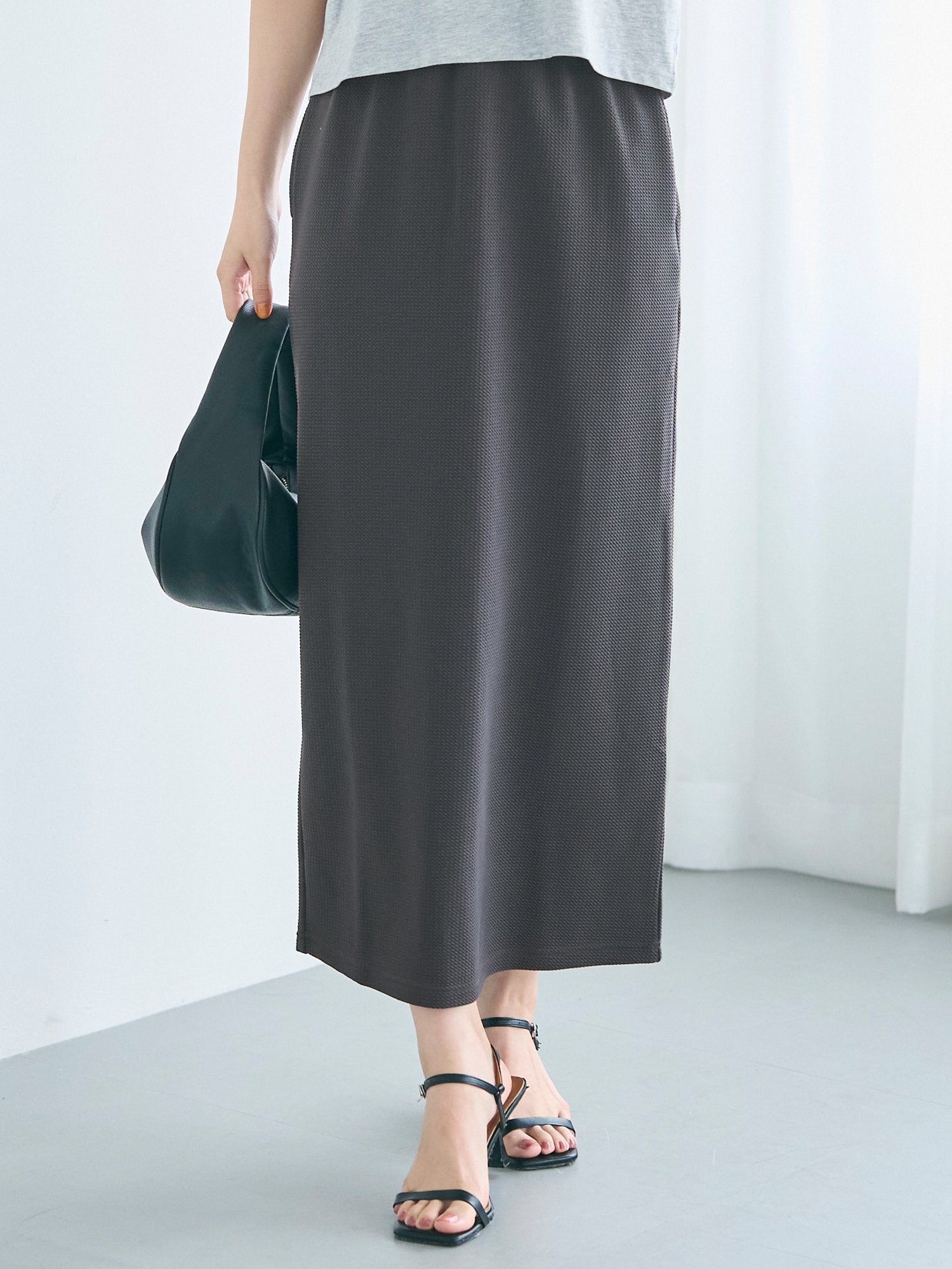 【コカ/COCA】のエンボス加工Iラインスカート 人気、トレンドファッション・服の通販 founy(ファニー) 　ファッション　Fashion　レディースファッション　Fashion for Women　スカート　Skirts　インナー　Innerwear　クラシック　Classic, Timeless Style　シンプル　Simple, Minimal　スウェット / スエット　Sweatshirt, Sweatwear　ストレッチ　Stretch, Stretchy Fabric　スリット　Slit, Slit Detail　タイトスカート　Pencil Skirt, Tight Skirt　タートルネック　Turtleneck, High Neck　定番　Standard, Basic Item　ポケット　Pocket, Pocket Detail　おすすめ　Recommended / Our Picks　旅行　Travel　エレガント 上品　Elegant　 other-1|ID: prp329100004533847 ipo3291000000033594664