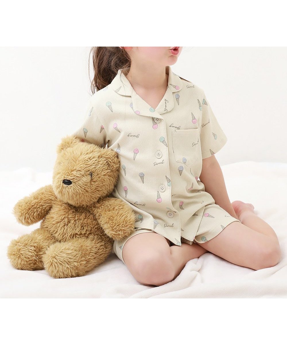 【デビロック/devirock / KIDS】の着心地やわらか 総柄開襟半袖パジャマ インテリア・キッズ・メンズ・レディースファッション・服の通販 founy(ファニー) 　ファッション　Fashion　キッズファッション　KIDS　お家時間・ステイホーム　Home Time/Stay Home　シャーリング　Shirring　パジャマ　Pajamas　リボン　Ribbon　半袖　Short Sleeve　001-アイス-アイボリー|ID: prp329100004533853 ipo3291000000032372910
