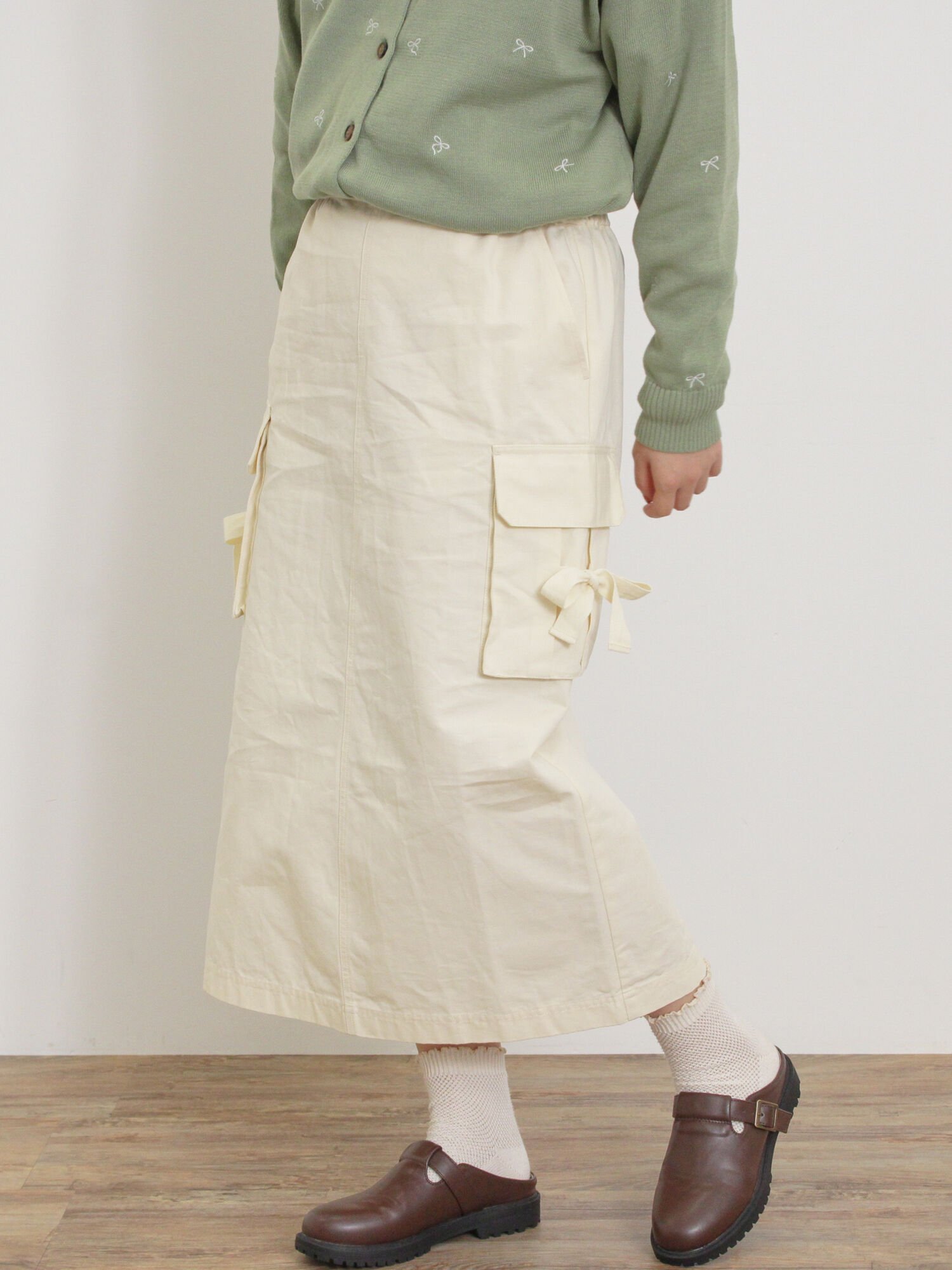 【サマンサモスモス/Samansa Mos2】のカーゴスカート インテリア・キッズ・メンズ・レディースファッション・服の通販 founy(ファニー) 　ファッション　Fashion　レディースファッション　WOMEN　スカート　Skirt　ガーリー　Girly　ポケット　Pocket　リボン　Ribbon　キナリ|ID: prp329100004534292 ipo3291000000032045736