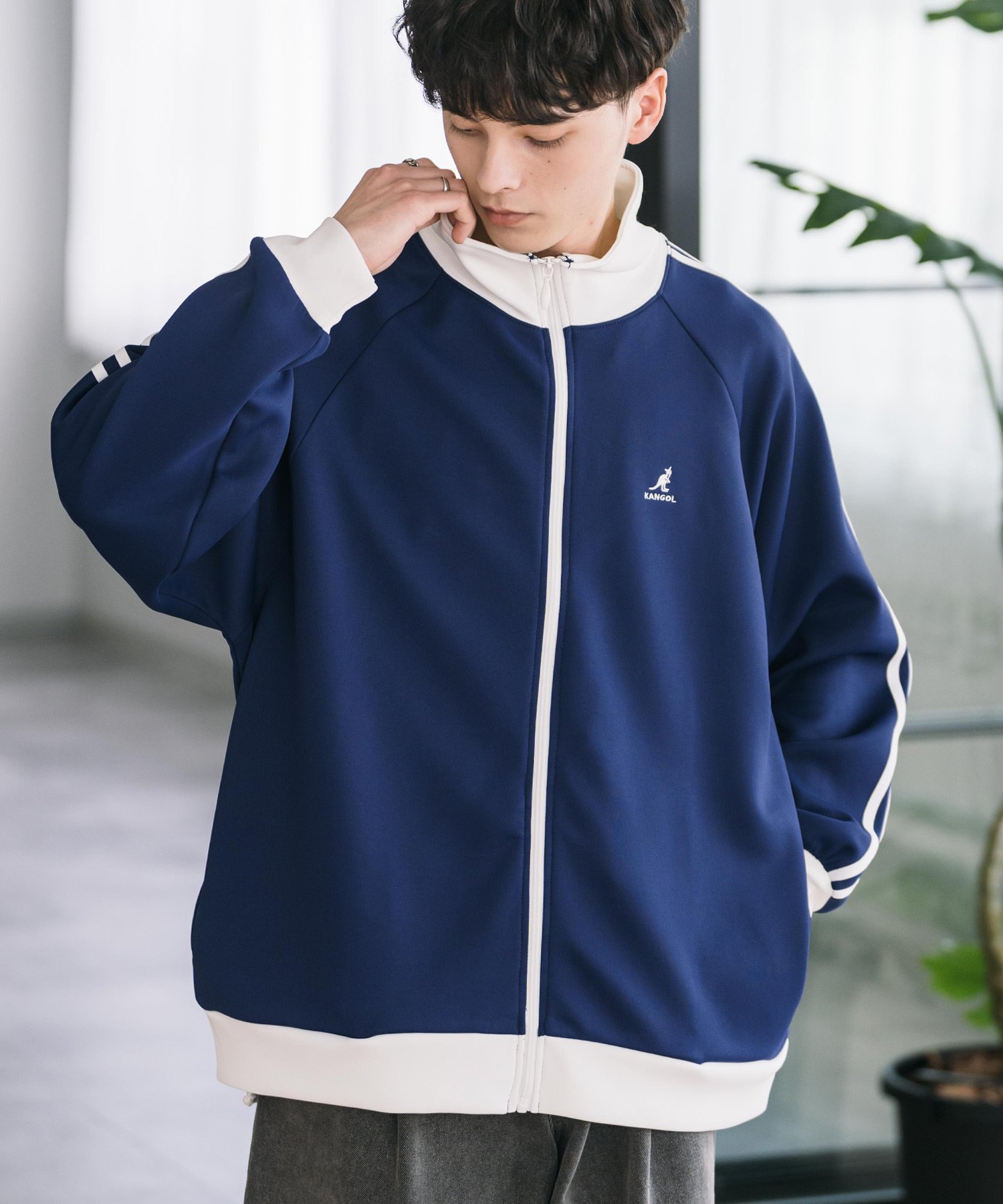 【ロッキーモンロー/Rocky Monroe】の【KANGOL】*【Rocky Monroe】別注コラボトラックジャケット インテリア・キッズ・メンズ・レディースファッション・服の通販 founy(ファニー) 　ファッション　Fashion　レディースファッション　WOMEN　アウター　Coat Outerwear　ジャケット　Jackets　インナー　Inner　ジップ　Zip　スポーティ　Sporty　スリーブ　Sleeve　ダブル　Double　人気　Popularity　ハイネック　High Neck　ビッグ　Big　別注　Special Order　メンズ　Mens　リラックス　Relax　おすすめ　Recommend　エレガント 上品　Elegant　ネイビー|ID: prp329100004534340 ipo3291000000032045956