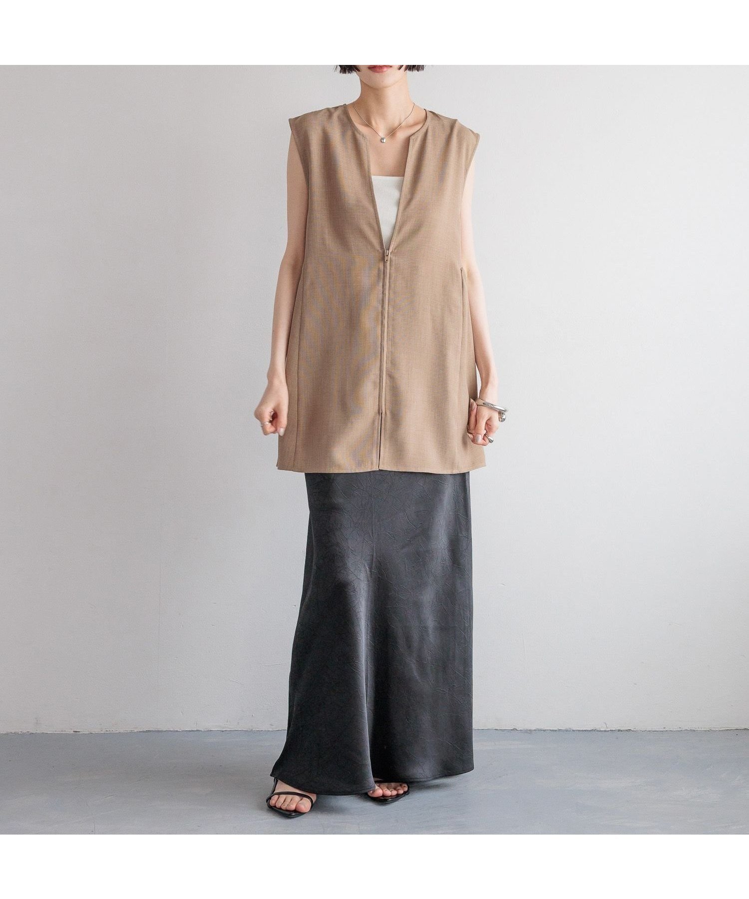 【ローリーズファーム/LOWRYS FARM】のバスケットベスト インテリア・キッズ・メンズ・レディースファッション・服の通販 founy(ファニー) 　ファッション　Fashion　レディースファッション　Fashion for Women　アウター　Coat / Outerwear Collection　トップス・カットソー　Cut & Sew Tops　ベスト&ジレ / 重ね着スタイル　Vests & Gilets　おすすめ　Recommended / Our Picks　ギャザー　Gathered, Ruffled　シンプル　Simple, Minimal　セットアップ　Set-Up, Coordinated Outfit　バスケット　Basket, Basket Bag　フレア　Flare, Flared　ベスト　Vest, Waistcoat　ペプラム　Peplum, Flared Hem　リネン　Linen, Linen Fabric　ベージュ52|ID: prp329100004534383 ipo3291000000032747372