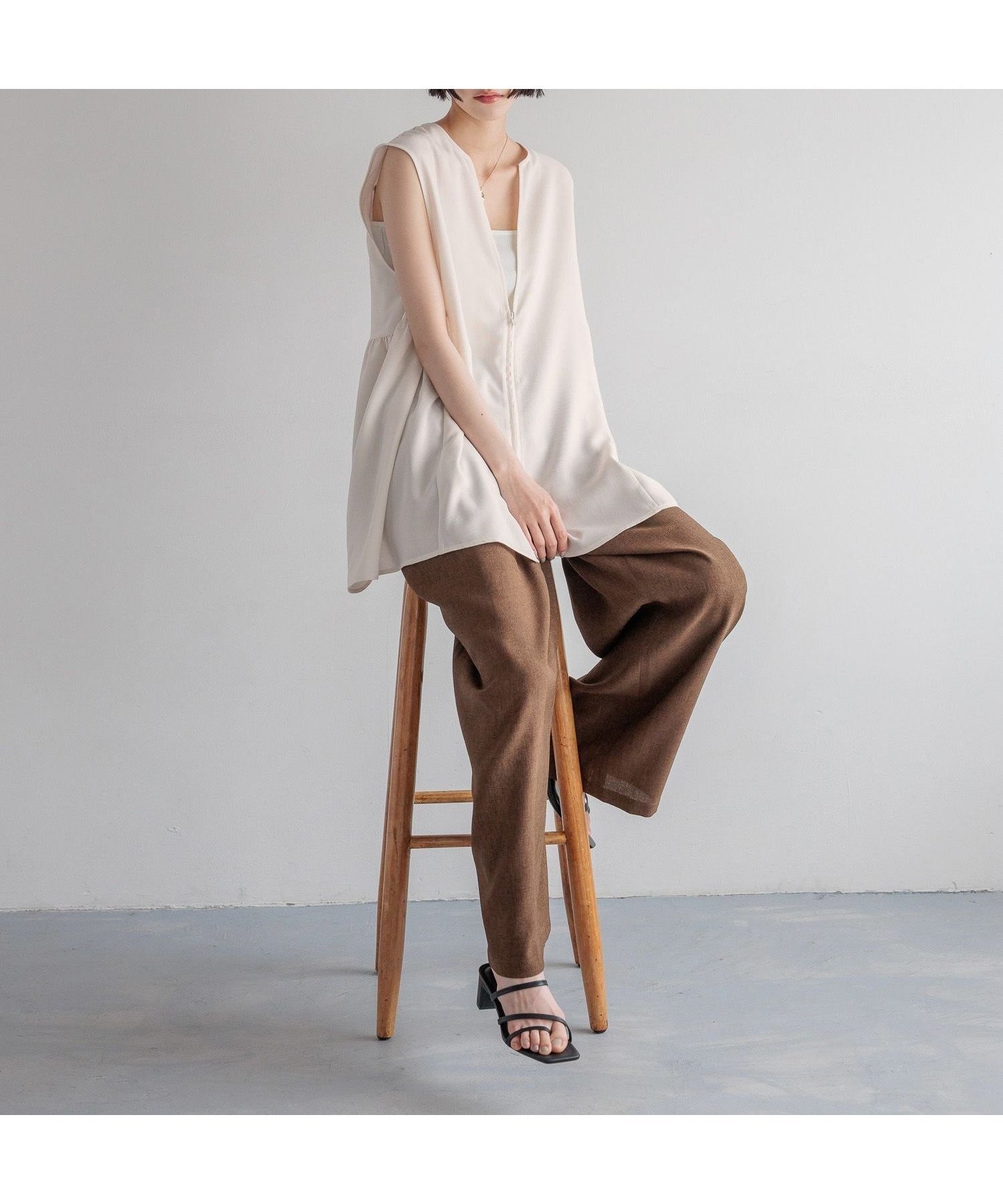 【ローリーズファーム/LOWRYS FARM】のバスケットベスト インテリア・キッズ・メンズ・レディースファッション・服の通販 founy(ファニー) 　ファッション　Fashion　レディースファッション　Fashion for Women　アウター　Coat / Outerwear Collection　トップス・カットソー　Cut & Sew Tops　ベスト&ジレ / 重ね着スタイル　Vests & Gilets　おすすめ　Recommended / Our Picks　ギャザー　Gathered, Ruffled　シンプル　Simple, Minimal　セットアップ　Set-Up, Coordinated Outfit　バスケット　Basket, Basket Bag　フレア　Flare, Flared　ベスト　Vest, Waistcoat　ペプラム　Peplum, Flared Hem　リネン　Linen, Linen Fabric　アイボリー08|ID: prp329100004534383 ipo3291000000032747376