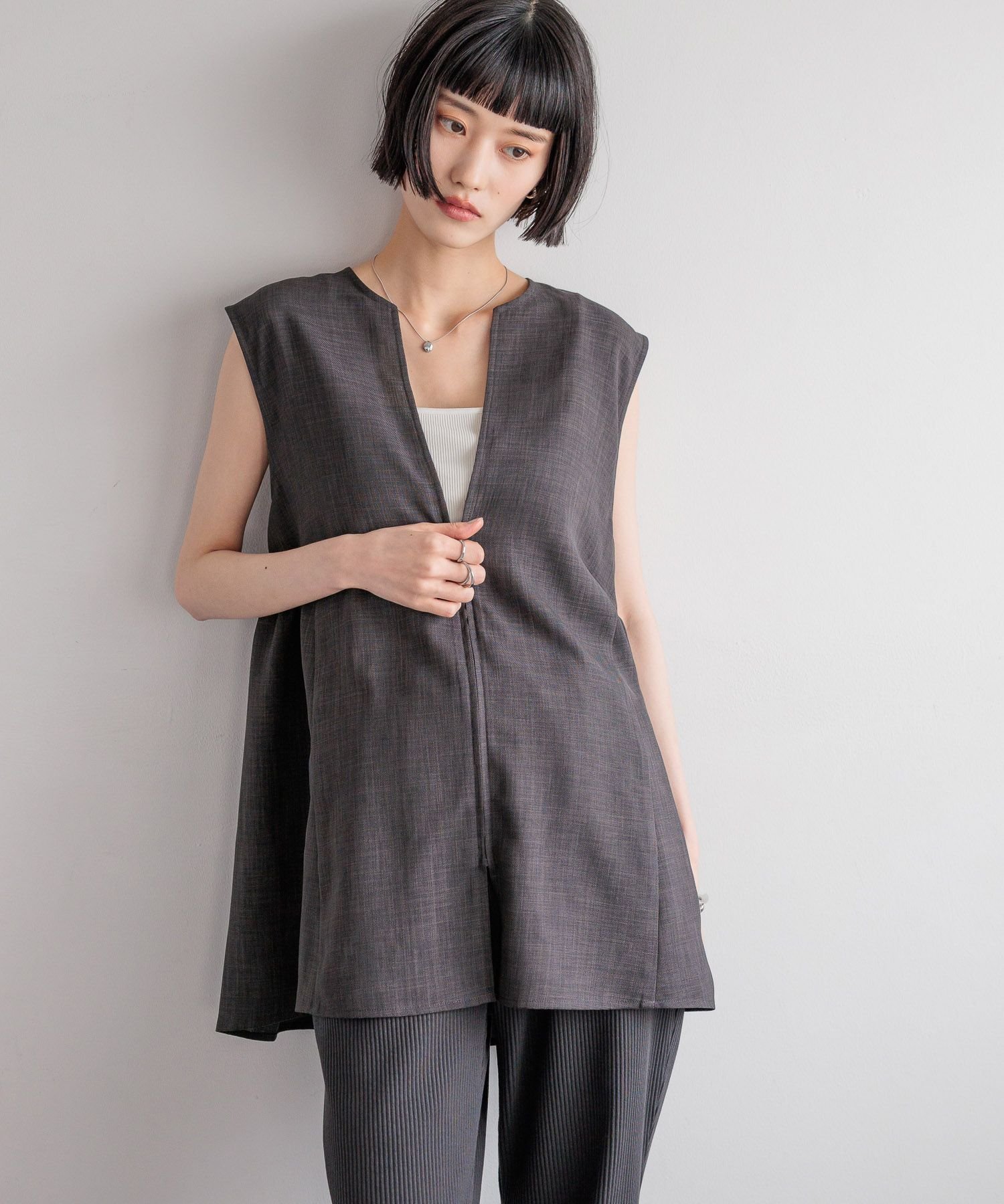 【ローリーズファーム/LOWRYS FARM】のバスケットベスト インテリア・キッズ・メンズ・レディースファッション・服の通販 founy(ファニー) 　ファッション　Fashion　レディースファッション　Fashion for Women　アウター　Coat / Outerwear Collection　トップス・カットソー　Cut & Sew Tops　ベスト&ジレ / 重ね着スタイル　Vests & Gilets　おすすめ　Recommended / Our Picks　ギャザー　Gathered, Ruffled　シンプル　Simple, Minimal　セットアップ　Set-Up, Coordinated Outfit　バスケット　Basket, Basket Bag　フレア　Flare, Flared　ベスト　Vest, Waistcoat　ペプラム　Peplum, Flared Hem　リネン　Linen, Linen Fabric　チャコール18|ID: prp329100004534383 ipo3291000000032747378