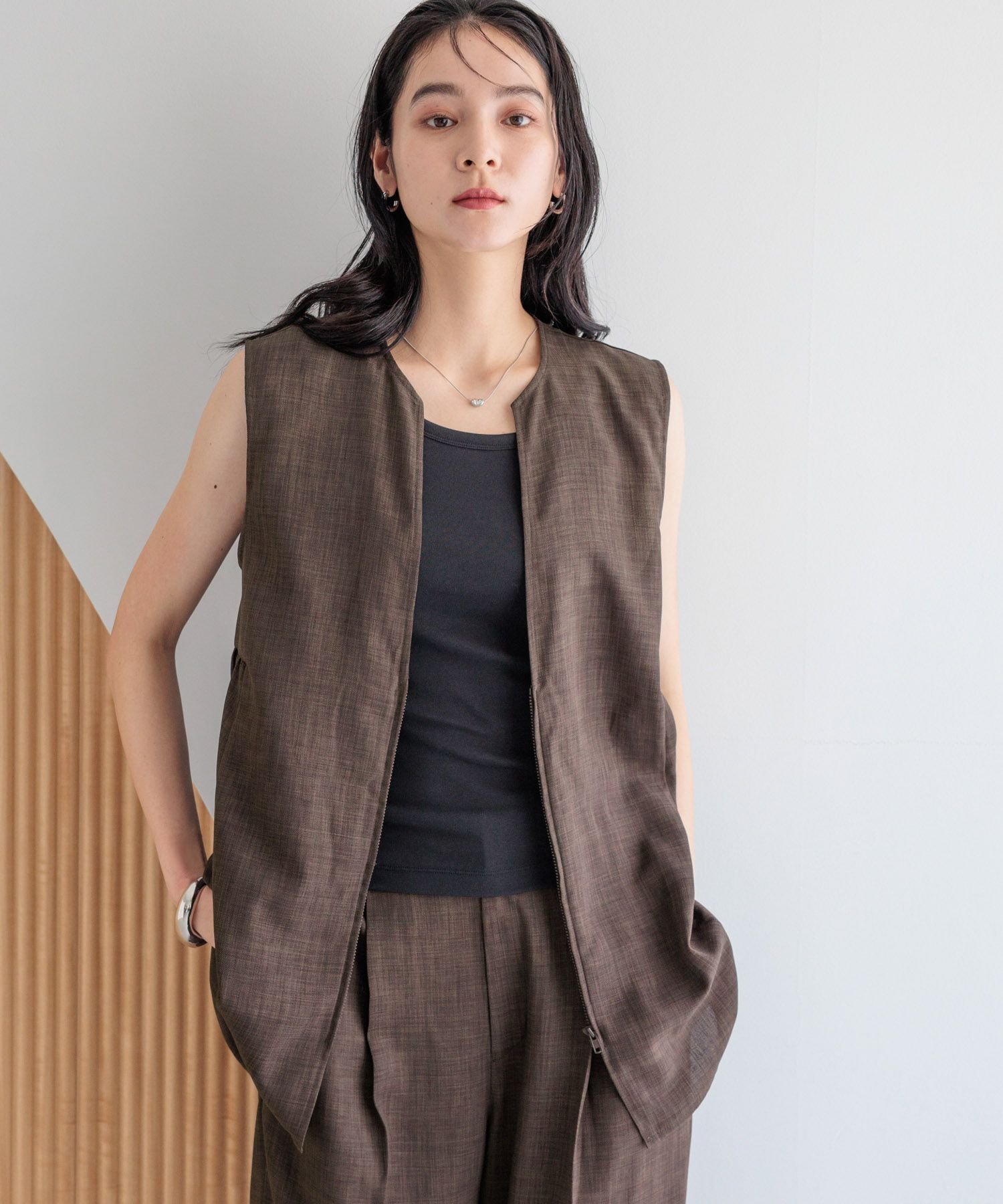 【ローリーズファーム/LOWRYS FARM】のバスケットベスト インテリア・キッズ・メンズ・レディースファッション・服の通販 founy(ファニー) 　ファッション　Fashion　レディースファッション　Fashion for Women　アウター　Coat / Outerwear Collection　トップス・カットソー　Cut & Sew Tops　ベスト&ジレ / 重ね着スタイル　Vests & Gilets　おすすめ　Recommended / Our Picks　ギャザー　Gathered, Ruffled　シンプル　Simple, Minimal　セットアップ　Set-Up, Coordinated Outfit　バスケット　Basket, Basket Bag　フレア　Flare, Flared　ベスト　Vest, Waistcoat　ペプラム　Peplum, Flared Hem　リネン　Linen, Linen Fabric　ブラウン58|ID: prp329100004534383 ipo3291000000032747380