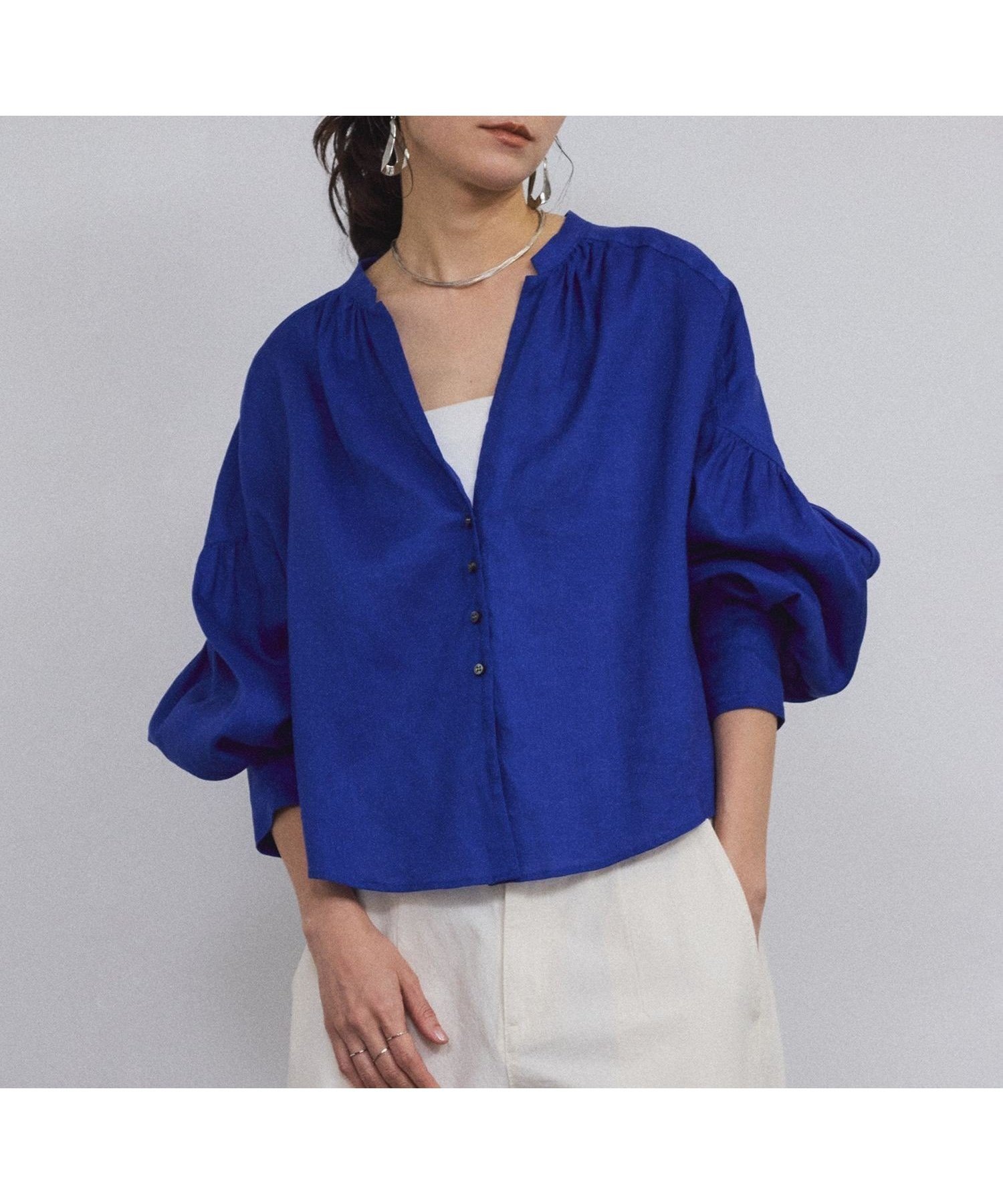 【サロン アダム エ ロペ/SALON adam et rope'】のリネンスキッパーギャザーブラウス GENTLE LINEN インテリア・キッズ・メンズ・レディースファッション・服の通販 founy(ファニー) 　ファッション　Fashion　レディースファッション　WOMEN　トップス・カットソー　Tops/Tshirt　シャツ/ブラウス　Shirts/Blouses　洗える　Washable　ギャザー　Gather　クロップド　Cropped　スキッパー　Skipper　スリーブ　Sleeve　デニム　Denim　フェミニン　Feminine　フレンチ　French　フロント　Front　羽織　Haori　リネン　Linen　おすすめ　Recommend　エレガント 上品　Elegant　ブルー(44)|ID: prp329100004534396 ipo3291000000032046169