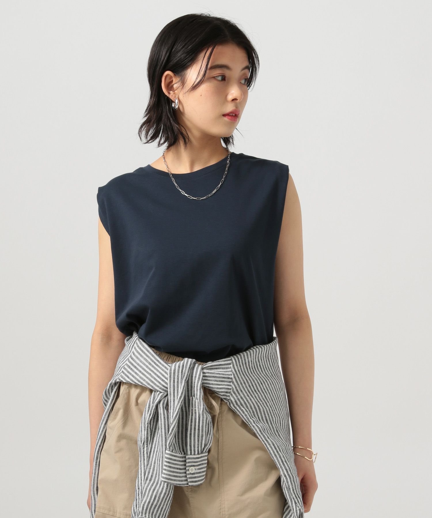 【ベイフロー/BAYFLOW】の接触冷感/しなやかな肌触り シルケットノースリーブT インテリア・キッズ・メンズ・レディースファッション・服の通販 founy(ファニー) 　ファッション　Fashion　レディースファッション　WOMEN　トップス・カットソー　Tops/Tshirt　キャミソール / ノースリーブ　No Sleeves　インナー　Inner　キャミ　Cami　抗菌　Antibacterial　シルク　Silk　シルケット　Mercerization　シンプル　Simple　スリット　Slit　デニム　Denim　ノースリーブ　No Sleeve　ビスチェ　Bustier　プリント　Print　ベーシック　Basic　おすすめ　Recommend　夏　Summer　ネイビー88|ID: prp329100004534413 ipo3291000000032046244
