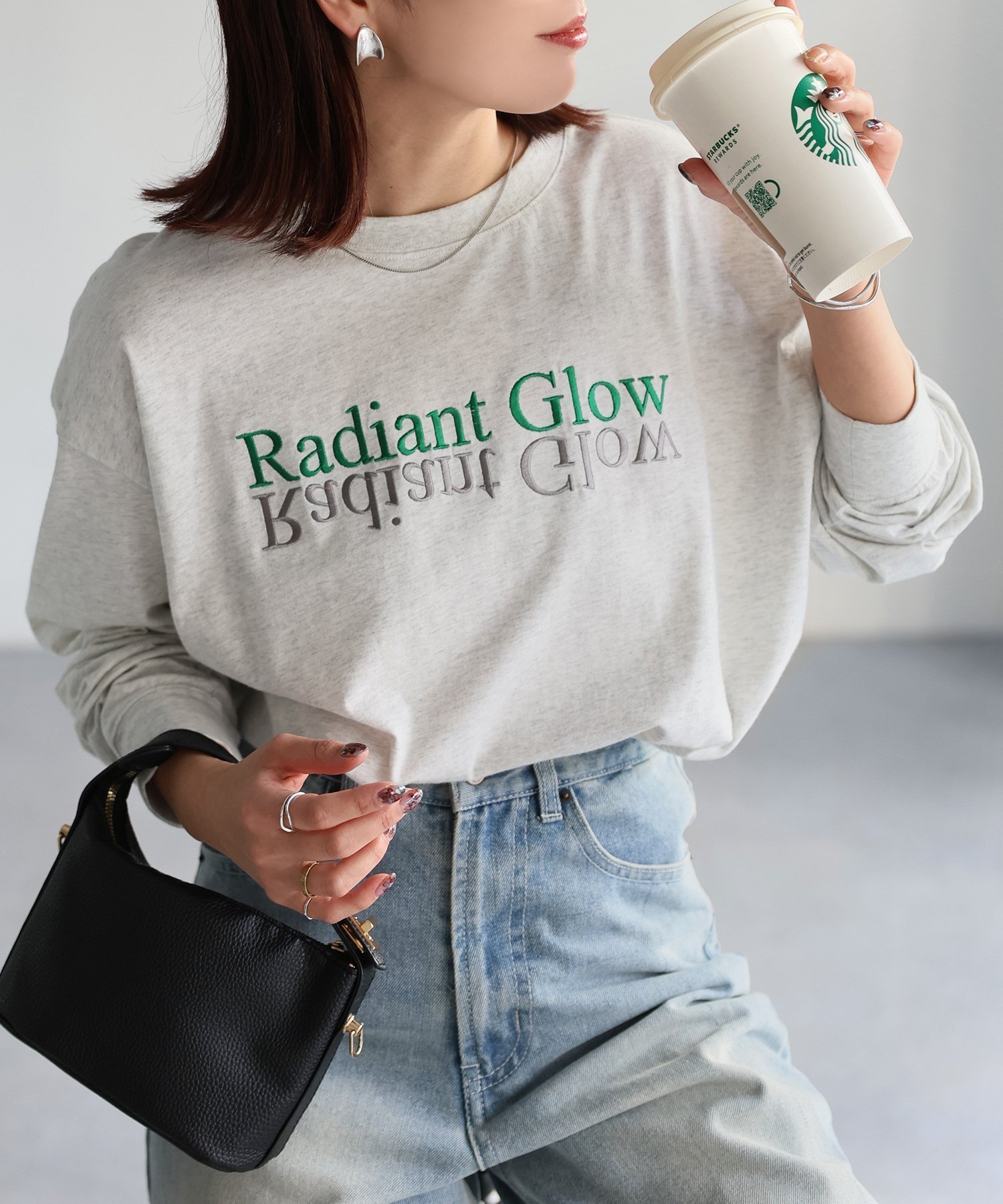 【リベリー/Riberry】の反転ロゴ刺繍ロンT/綿100%Tシャツ インテリア・キッズ・メンズ・レディースファッション・服の通販 founy(ファニー) 　ファッション　Fashion　レディースファッション　WOMEN　トップス・カットソー　Tops/Tshirt　シャツ/ブラウス　Shirts/Blouses　ロング / Tシャツ　T-Shirts　インナー　Inner　カーゴパンツ　Cargo Pants　ショルダー　Shoulder　シンプル　Simple　デニム　Denim　ドロップ　Drop　定番　Standard　長袖　Long Sleeve　ミニスカート　Mini Skirt　ルーズ　Loose　冬　Winter　おすすめ　Recommend　夏　Summer　オートミール×グリーン|ID: prp329100004534447 ipo3291000000032371642