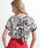 【ピンキーアンドダイアン/Pinky&Dianne】のフラワープリントバックリボンブラウス 人気、トレンドファッション・服の通販 founy(ファニー) ファッション Fashion レディースファッション Fashion for Women トップス・カットソー Cut & Sew Tops シャツ・ブラウス・オフィスカジュアル Elegant Blouses & Button-Ups 花柄・フラワープリント・モチーフ Floral Prints & Motifs / Flower Pattern Tops クラシック Classic, Timeless Style スタンド Stand Collar, Upright Stand ストレッチ Stretch, Stretchy Fabric スリット Slit, Slit Detail スリーブ Sleeve, Long Sleeve / Short Sleeve ハーフ Half, Half-Length フラット Flat, Flat Shoes フラワー Flower, Floral フロント Front, Front Design プリント Print, Printed Pattern モダン Modern, Contemporary リボン Ribbon, Bow thumbnail ブラック系1|ID: prp329100004534534 ipo3291000000032743420