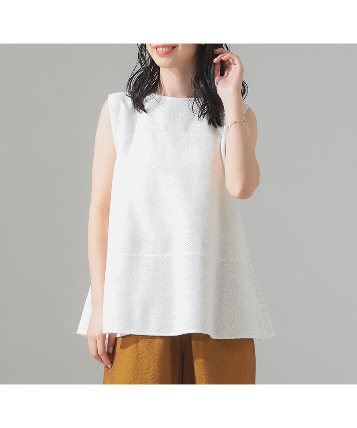 【デミルクス ビームス/Demi-Luxe BEAMS】のラッセルメッシュ ノースリーブ プルオーバー 25SS オフィスカジュアル 機能性 インテリア・キッズ・メンズ・レディースファッション・服の通販 founy(ファニー) 　ファッション　Fashion　レディースファッション　Fashion for Women　トップス・カットソー　Cut & Sew Tops　キャミソール&ノースリーブ　Camisoles & Sleeveless Tops　カジュアルプルオーバー・ニットトップス　Pullovers & Knit Tops / Casual Pullovers　ギャザー　Gathered, Ruffled　定番　Standard, Basic Item　ノースリーブ　Sleeveless, No-Sleeve　人気　Popular, Best Seller　フェミニン　Feminine, Girly　フレア　Flare, Flared　ヘムライン　Hemline, Bottom Cut　メッシュ　Mesh, Net Fabric　ラッセル　Raschel, Raschel Lace　旅行　Travel　2025年　2025　2025春夏・S/S　Spring/Summer 2025 SS25　OFF_WHITE|ID: prp329100004534535 ipo3291000000032752824