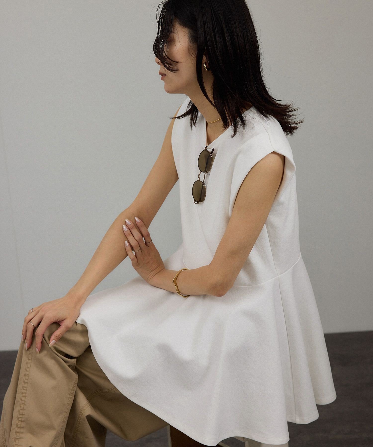 【サロン アダム エ ロペ/SALON adam et rope'】の【WEB限定】ショルダータックペプラムプルオーバー インテリア・キッズ・メンズ・レディースファッション・服の通販 founy(ファニー) 　ファッション　Fashion　レディースファッション　Ladies' Fashion Online　トップス・カットソー　Tops/Tshirt　プルオーバー　Pullover　カットソー　Cut And Sew　カーゴパンツ　Cargo Pants　ショルダー　Shoulder　スラックス　Slacks　タンク　Tank　デニム　Denim　ノースリーブ　No Sleeve　フェイス　Face　フレア　Flare　ヘムライン　Hemline　ペプラム　Peplum　ボトム　Bottom　ミックス　Mix　おすすめ　Recommend　ビジネス 仕事 通勤　Business　オフホワイト(15)|ID: prp329100004534566 ipo3291000000032623232