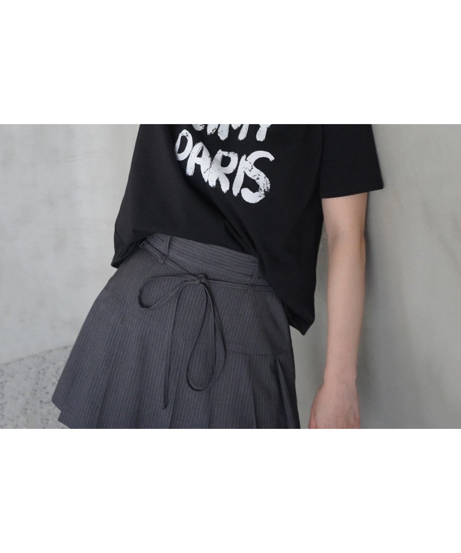 【エイミーイストワール/eimy istoire】のペンキ風ロゴEIMY PARIS Tシャツ インテリア・キッズ・メンズ・レディースファッション・服の通販 founy(ファニー) 　ファッション　Fashion　レディースファッション　WOMEN　トップス・カットソー　Tops/Tshirt　シャツ/ブラウス　Shirts/Blouses　ロング / Tシャツ　T-Shirts　クール　Cool　シンプル　Simple　スラックス　Slacks　デニム　Denim　モノトーン　Monotone　ロング　Long　おすすめ　Recommend　BLACK|ID: prp329100004534582 ipo3291000000032293596