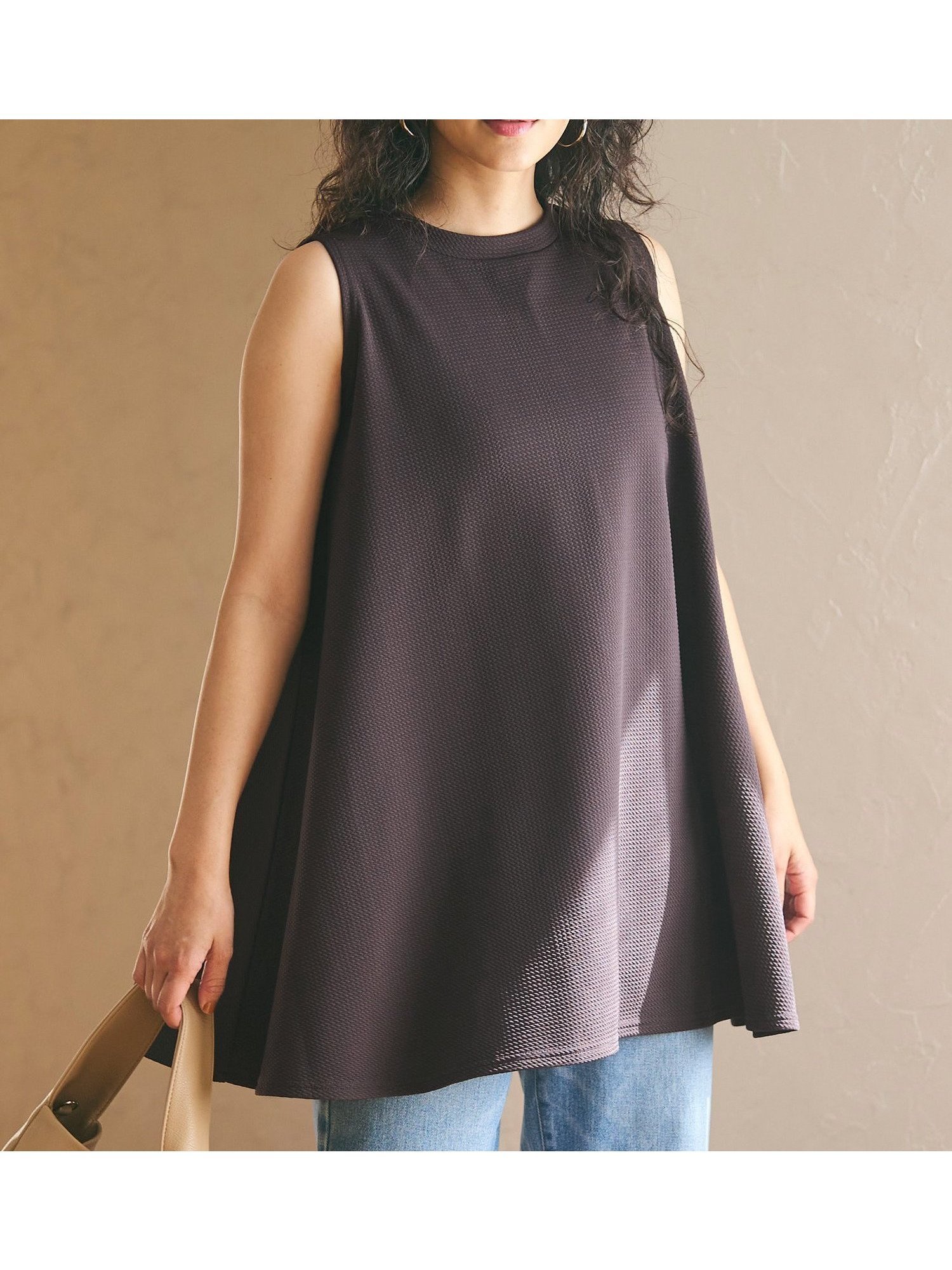 【コカ/COCA】のエンボスAラインノースリーブチュニック インテリア・キッズ・メンズ・レディースファッション・服の通販 founy(ファニー) 　ファッション　Fashion　レディースファッション　WOMEN　トップス・カットソー　Tops/Tshirt　キャミソール / ノースリーブ　No Sleeves　Brown|ID: prp329100004534621 ipo3291000000032047099
