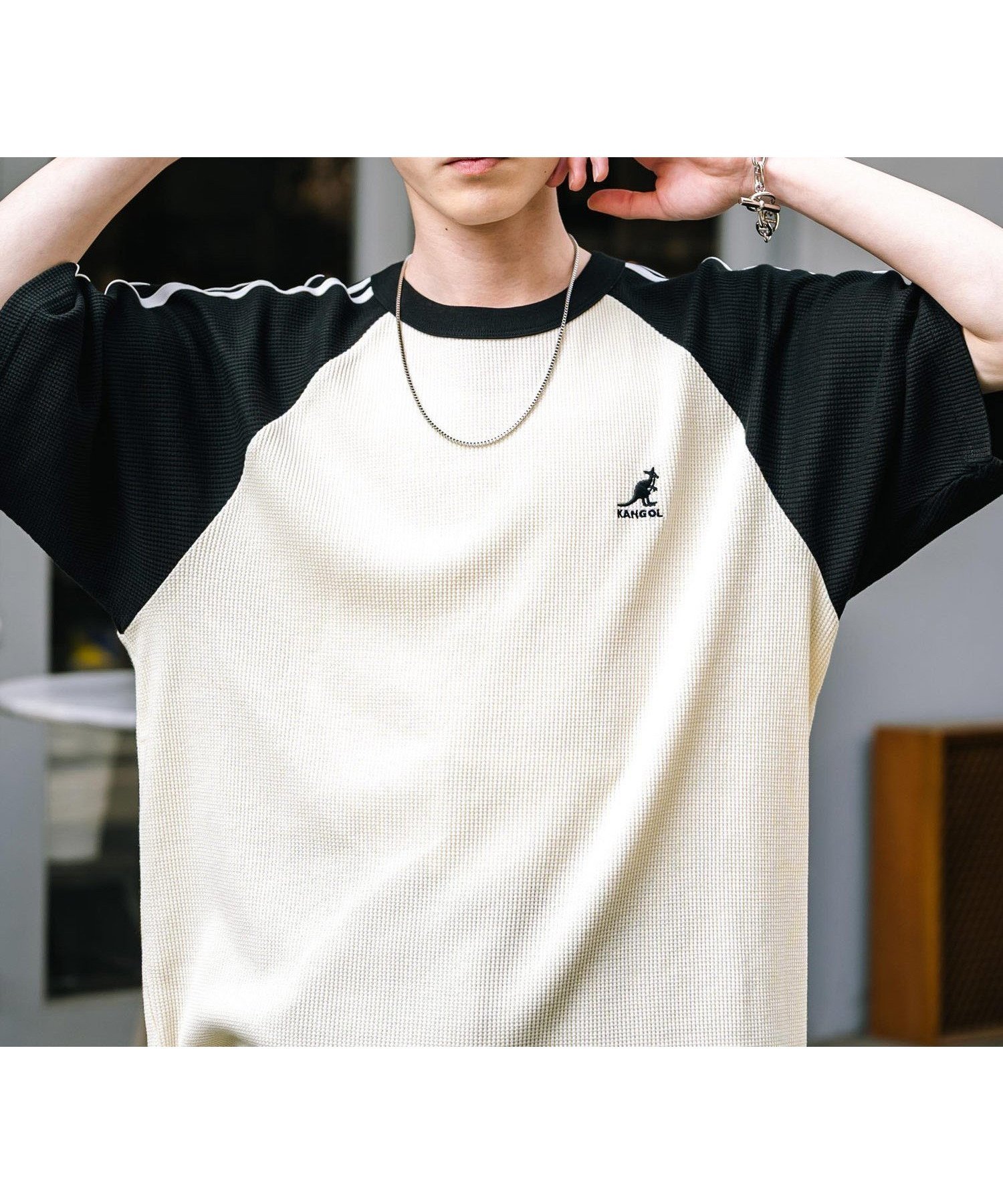 【ロッキーモンロー/Rocky Monroe】のKANGOL 別注コラボ 袖ラインワッフルラグラン半袖Tシャツ インテリア・キッズ・メンズ・レディースファッション・服の通販 founy(ファニー) 　ファッション　Fashion　レディースファッション　WOMEN　トップス・カットソー　Tops/Tshirt　シャツ/ブラウス　Shirts/Blouses　ロング / Tシャツ　T-Shirts　アウトドア　Outdoor　コラボ　Collaboration　切替　Switching　スポーティ　Sporty　スリット　Slit　スリーブ　Sleeve　デニム　Denim　人気　Popularity　バランス　Balance　別注　Special Order　半袖　Short Sleeve　メンズ　Mens　リラックス　Relax　ロング　Long　ワイド　Wide　ワッフル　Waffle　おすすめ　Recommend　エレガント 上品　Elegant　アイボリー×ブラック|ID: prp329100004534683 ipo3291000000032047398