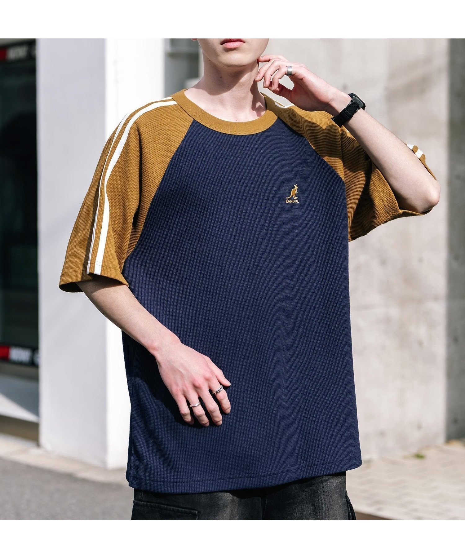 【ロッキーモンロー/Rocky Monroe】のKANGOL 別注コラボ 袖ラインワッフルラグラン半袖Tシャツ インテリア・キッズ・メンズ・レディースファッション・服の通販 founy(ファニー) 　ファッション　Fashion　レディースファッション　WOMEN　トップス・カットソー　Tops/Tshirt　シャツ/ブラウス　Shirts/Blouses　ロング / Tシャツ　T-Shirts　アウトドア　Outdoor　コラボ　Collaboration　切替　Switching　スポーティ　Sporty　スリット　Slit　スリーブ　Sleeve　デニム　Denim　人気　Popularity　バランス　Balance　別注　Special Order　半袖　Short Sleeve　メンズ　Mens　リラックス　Relax　ロング　Long　ワイド　Wide　ワッフル　Waffle　おすすめ　Recommend　エレガント 上品　Elegant　ネイビー×マスタード|ID: prp329100004534683 ipo3291000000032047402