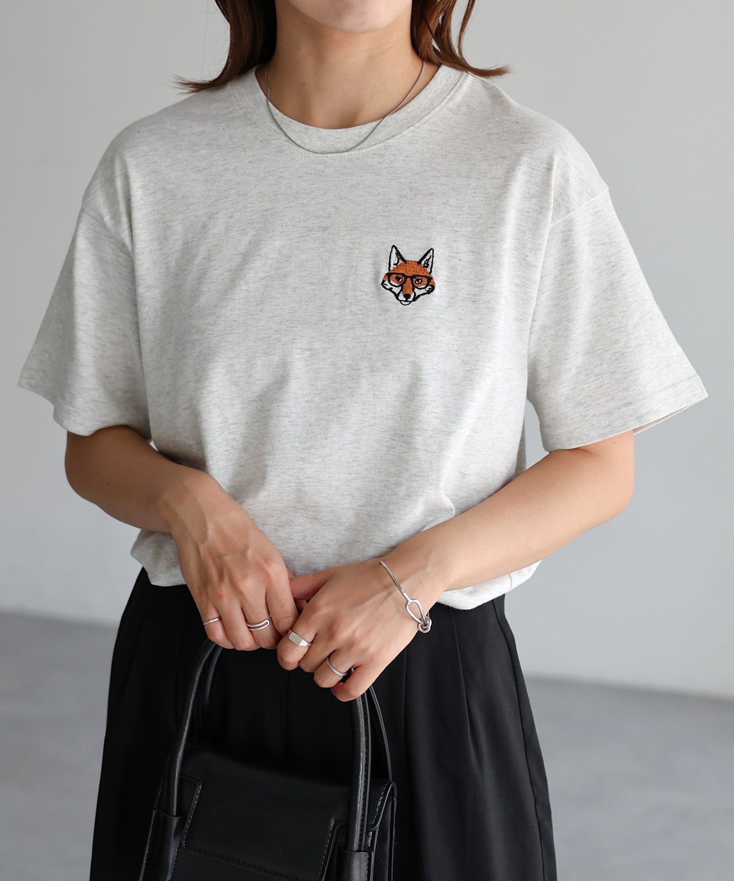 【リベリー/Riberry】のめがねキツネ胸刺繍半袖Tシャツ インテリア・キッズ・メンズ・レディースファッション・服の通販 founy(ファニー) 　ファッション　Fashion　レディースファッション　WOMEN　トップス・カットソー　Tops/Tshirt　シャツ/ブラウス　Shirts/Blouses　ロング / Tシャツ　T-Shirts　インナー　Inner　春　Spring　カーゴパンツ　Cargo Pants　コンパクト　Compact　シンプル　Simple　スラックス　Slacks　デニム　Denim　半袖　Short Sleeve　ワンポイント　One Point　S/S・春夏　Ss・Spring/Summer　夏　Summer　オートミール|ID: prp329100004534723 ipo3291000000032307253