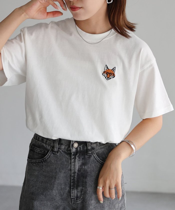 【リベリー/Riberry】のめがねキツネ胸刺繍半袖Tシャツ インテリア・キッズ・メンズ・レディースファッション・服の通販 founy(ファニー) https://founy.com/ ファッション Fashion レディースファッション Fashion for Women トップス・カットソー Cut & Sew Tops シャツ・ブラウス・オフィスカジュアル Elegant Blouses & Button-Ups ロングTシャツ・Tシャツ Longline T-Shirts & Tees インナー Innerwear 春 Spring カーゴパンツ Cargo Pants, Utility Pants コンパクト Compact, Small Size シンプル Simple, Minimal スラックス Slacks, Dress Pants デニム Denim, Jeans Material 定番 Standard, Basic Item ベーシック Basic, Essential 半袖 Short Sleeve, Half Sleeve 楽ちん Easy Fit, Comfortable ワンポイント One Point, Statement Accent S/S・春夏 SS, Spring/Summer, Warm Season 夏 Summer |ID: prp329100004534723 ipo3291000000034400299