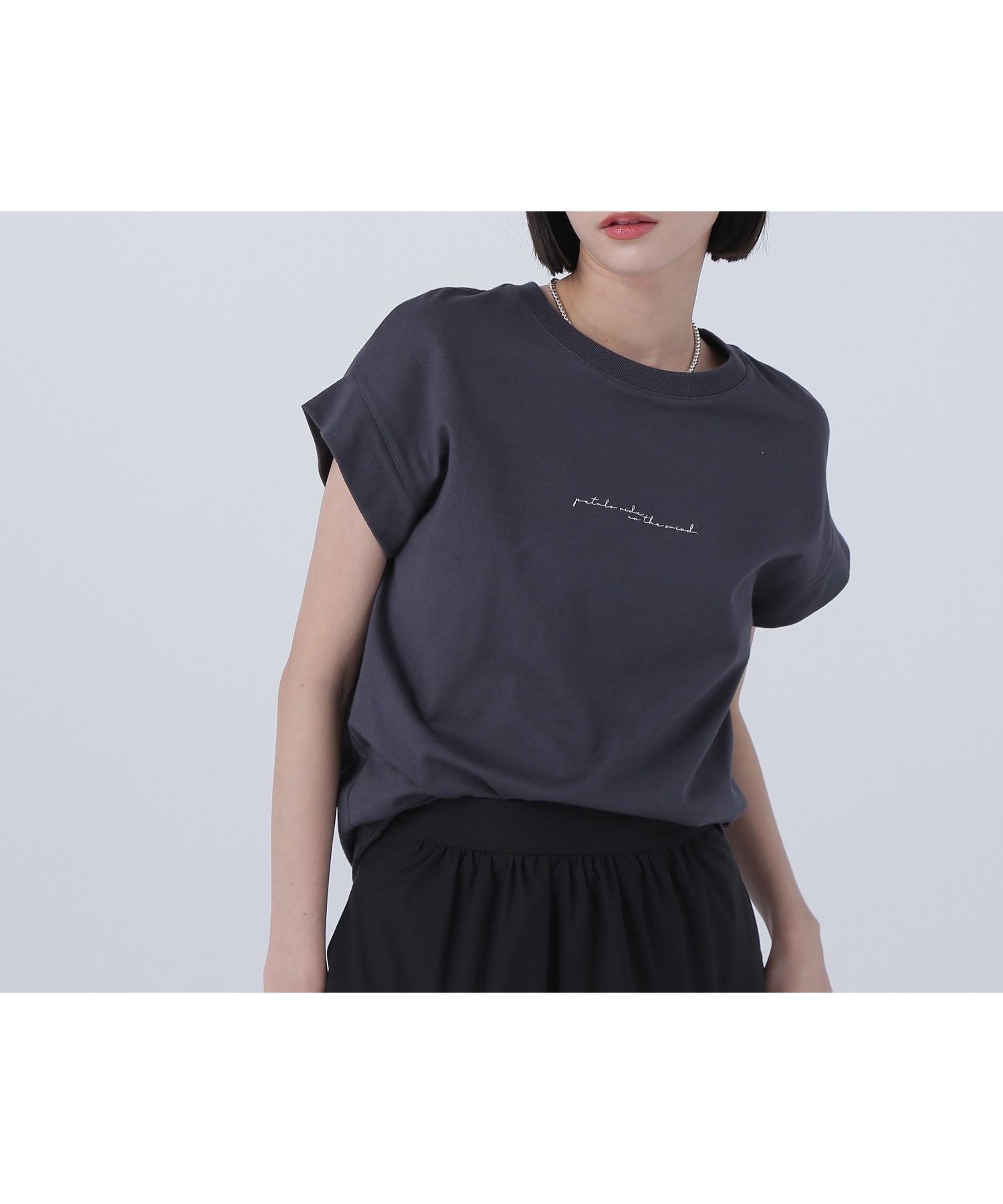 【ナチュラル ビューティー ベーシック/NATURAL BEAUTY BASIC】の切替スリーブロゴTシャツ インテリア・キッズ・メンズ・レディースファッション・服の通販 founy(ファニー) 　ファッション　Fashion　レディースファッション　WOMEN　トップス・カットソー　Tops/Tshirt　シャツ/ブラウス　Shirts/Blouses　ロング / Tシャツ　T-Shirts　シンプル　Simple　スリーブ　Sleeve　フレンチ　French　人気　Popularity　切替　Switching　半袖　Short Sleeve　チャコール1|ID: prp329100004534731 ipo3291000000032329524