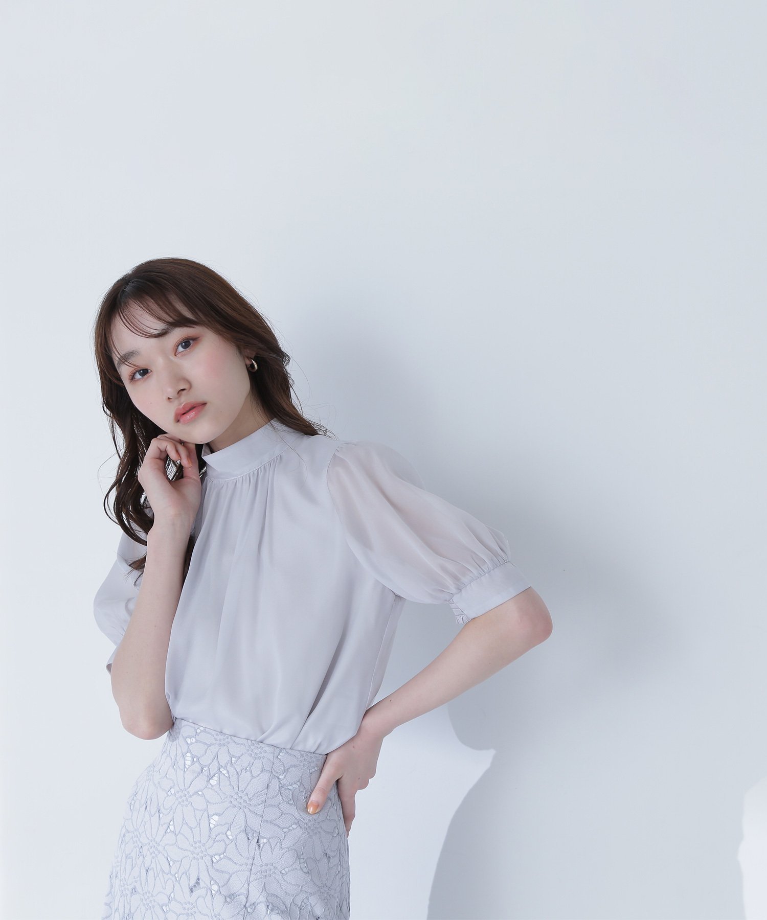【ナチュラル ビューティー ベーシック/NATURAL BEAUTY BASIC】のハイネックシアーボリュームブラウス インテリア・キッズ・メンズ・レディースファッション・服の通販 founy(ファニー) 　ファッション　Fashion　レディースファッション　WOMEN　トップス・カットソー　Tops/Tshirt　シャツ/ブラウス　Shirts/Blouses　シアー　Sheer　シャーリング　Shirring　シンプル　Simple　スリーブ　Sleeve　ハイネック　High Neck　フィット　Fit　人気　Popularity　半袖　Short Sleeve　夏　Summer　ブルーグレー|ID: prp329100004534792 ipo3291000000032117758