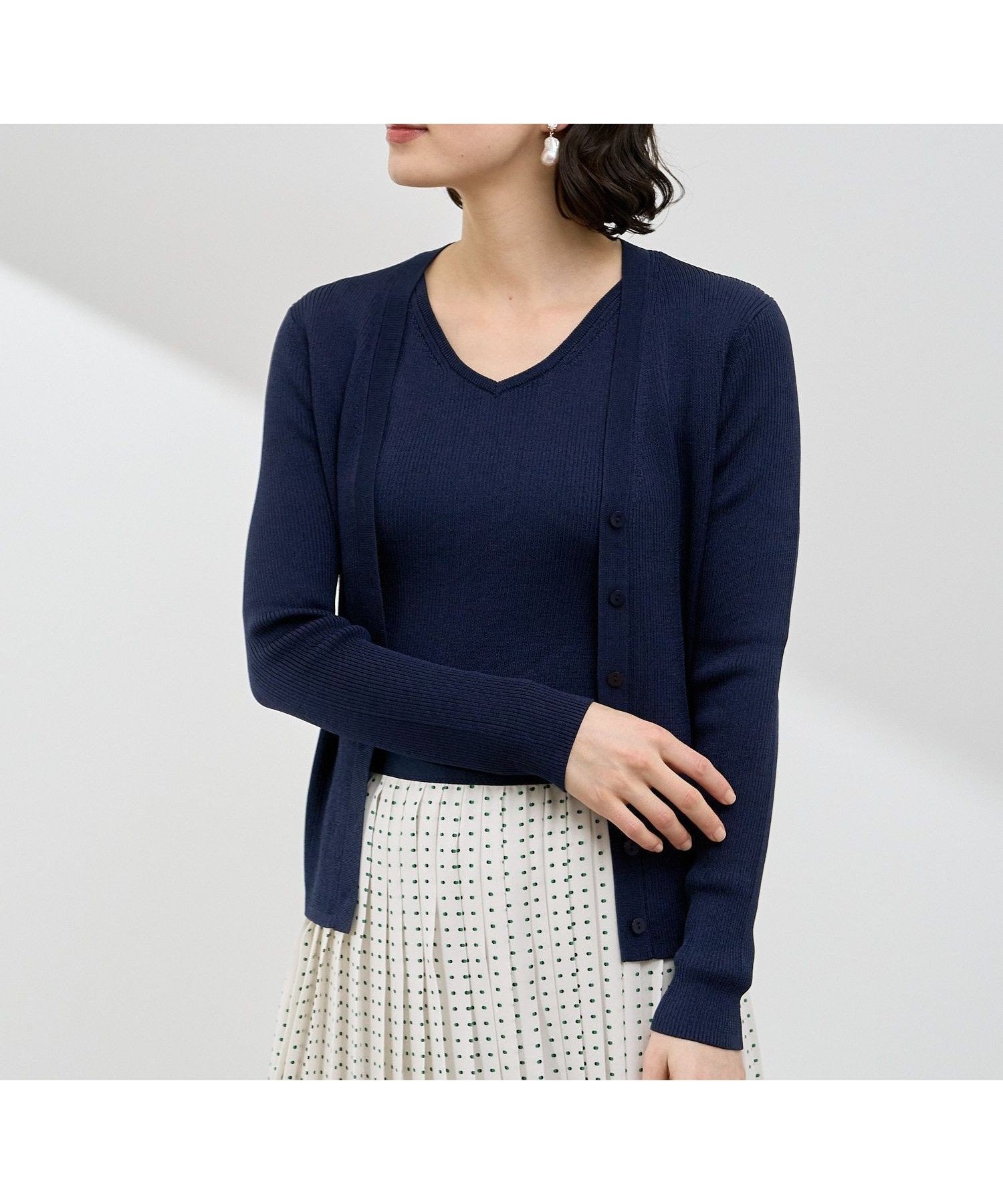【アナイ/ANAYI】のアセテートポリエステルVネック カーディガン インテリア・キッズ・メンズ・レディースファッション・服の通販 founy(ファニー) 　ファッション　Fashion　レディースファッション　WOMEN　トップス・カットソー　Tops/Tshirt　カーディガン　Cardigans　Vネック　V-Neck　カーディガン　Cardigan　ノースリーブ　No Sleeve　フィット　Fit　ミラノリブ　Milan Ribs　定番　Standard　羽織　Haori　navy|ID: prp329100004534797 ipo3291000000032047887