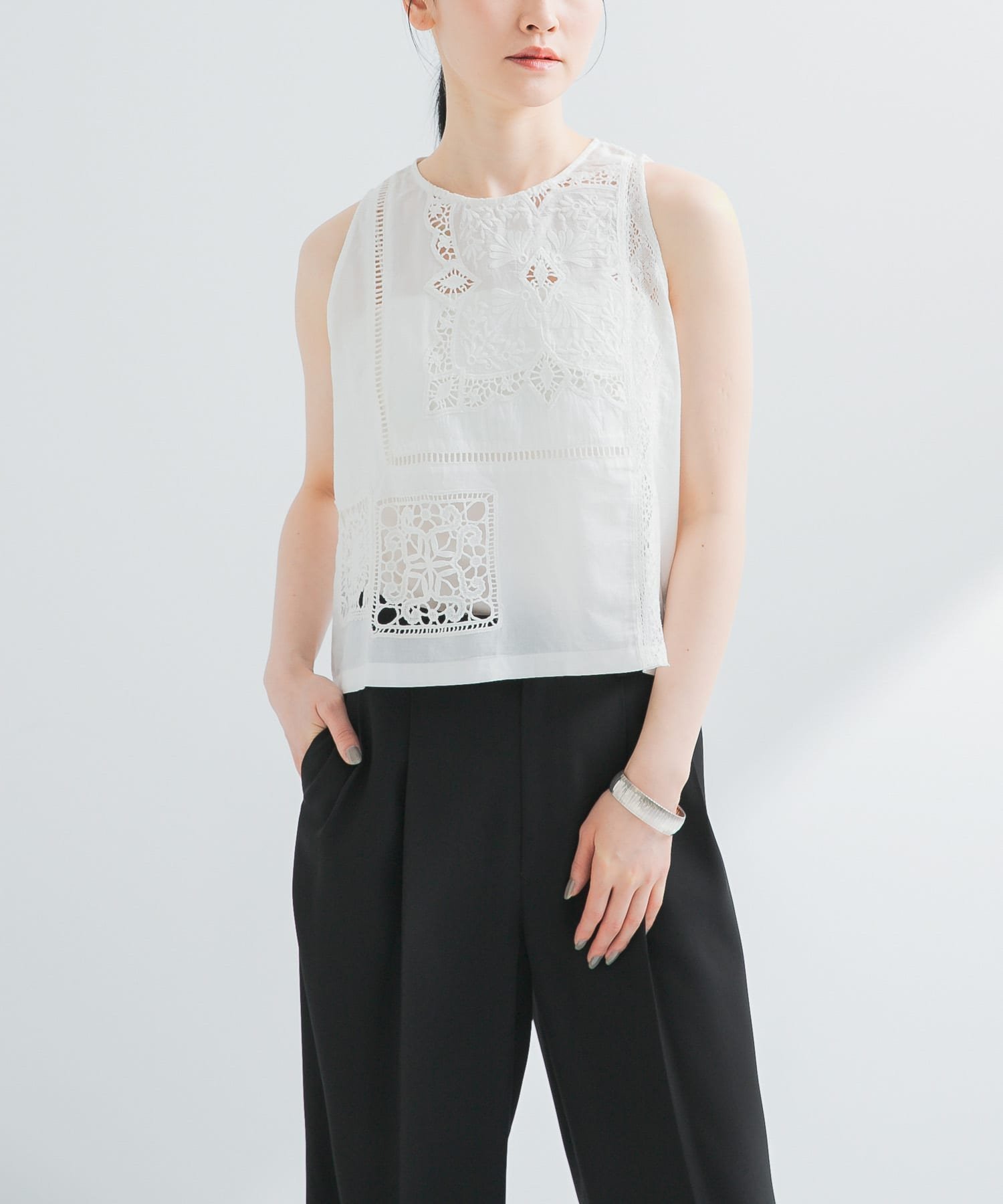 【アーバンリサーチ/URBAN RESEARCH】のパッチワークレーストップス インテリア・キッズ・メンズ・レディースファッション・服の通販 founy(ファニー) 　ファッション　Fashion　レディースファッション　WOMEN　トップス・カットソー　Tops/Tshirt　2025年　2025　2025春夏・S/S　Ss,Spring/Summer,2025　おすすめ　Recommend　アクセサリー　Accessories　インド　India　インナー　Inner　サンダル　Sandals　ジャケット　Jacket　セットアップ　Set Up　ノースリーブ　No Sleeve　パッチワーク　Patchwork　レース　Race　夏　Summer　S/S・春夏　Ss・Spring/Summer　OFF|ID: prp329100004534805 ipo3291000000032047919