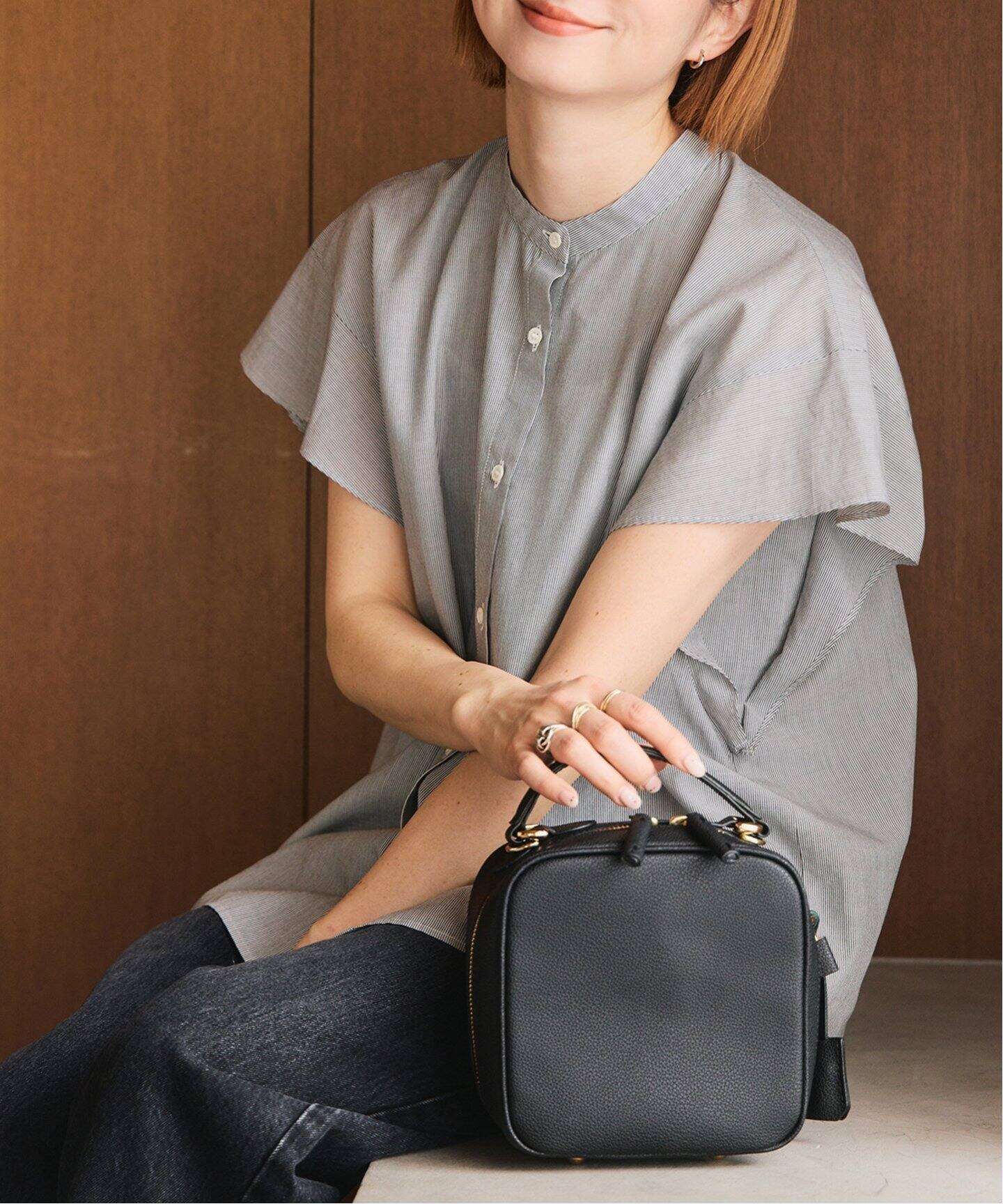 【スピック&スパン/Spick & Span】のフレアスリーブエアリーブラウス インテリア・キッズ・メンズ・レディースファッション・服の通販 founy(ファニー) 　ファッション　Fashion　レディースファッション　Fashion for Women　トップス・カットソー　Cut & Sew Tops　シャツ・ブラウス・オフィスカジュアル　Elegant Blouses & Button-Ups　インナー　Innerwear　エアリー　Airy Texture　スタイリッシュ　Stylish, Fashionable　ドレープ　Drape, Draping Fabric　バランス　Balance, Style Balance　ボトム　Bottoms, Lower Wear　ビジネス 仕事 通勤　Business / Work / Commuting　ブラックベース|ID: prp329100004534820 ipo3291000000033066738