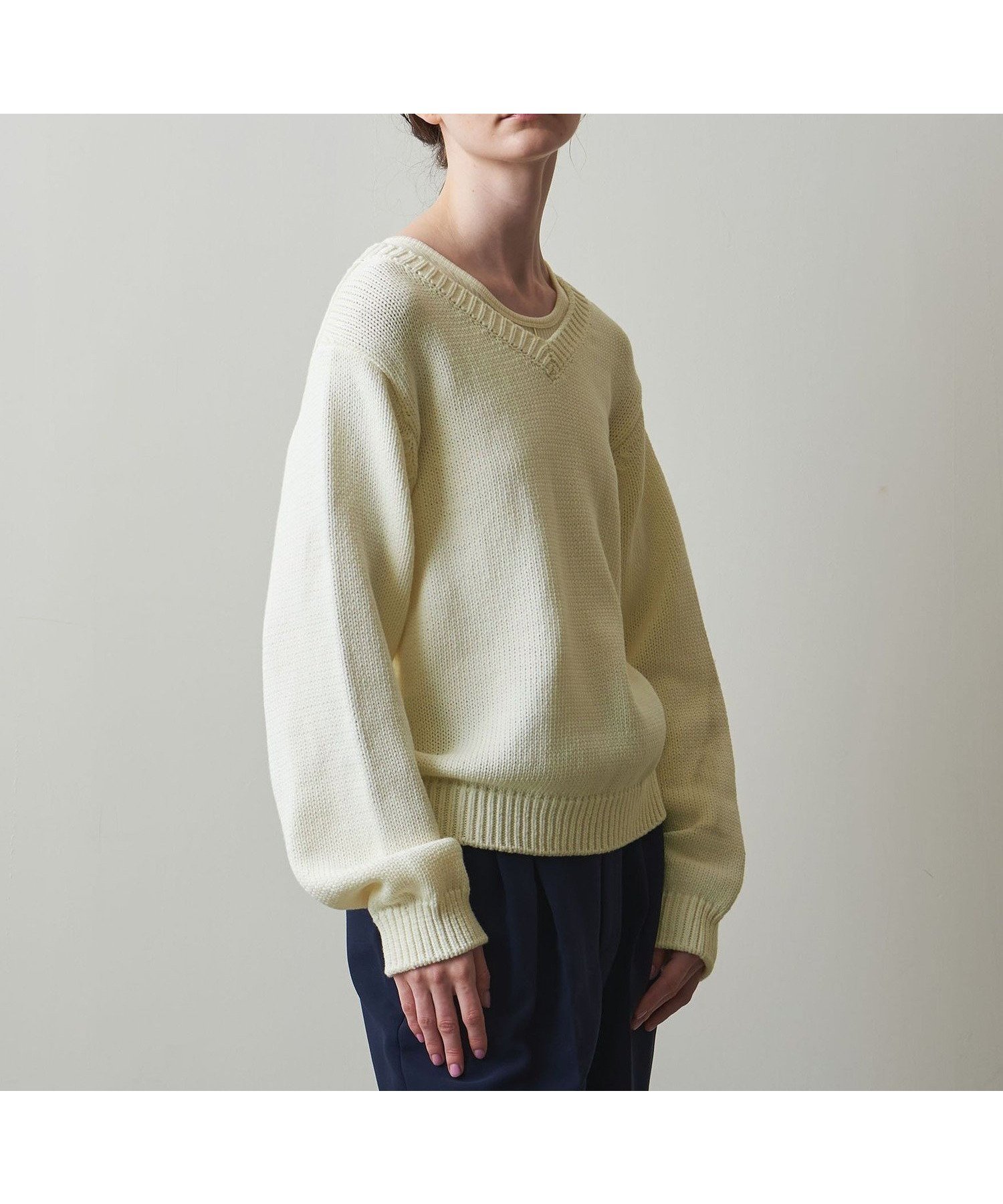 【ビューティ&ユース ユナイテッドアローズ/BEAUTY&YOUTH / UNITED ARROWS】のSteven Alan Vネックニット インテリア・キッズ・メンズ・レディースファッション・服の通販 founy(ファニー) 　ファッション　Fashion　レディースファッション　WOMEN　トップス・カットソー　Tops/Tshirt　ニット　Knit Tops　Vネック　V-Neck　インナー　Inner　ショルダー　Shoulder　ドロップ　Drop　OFF WHITE|ID: prp329100004534840 ipo3291000000032048077